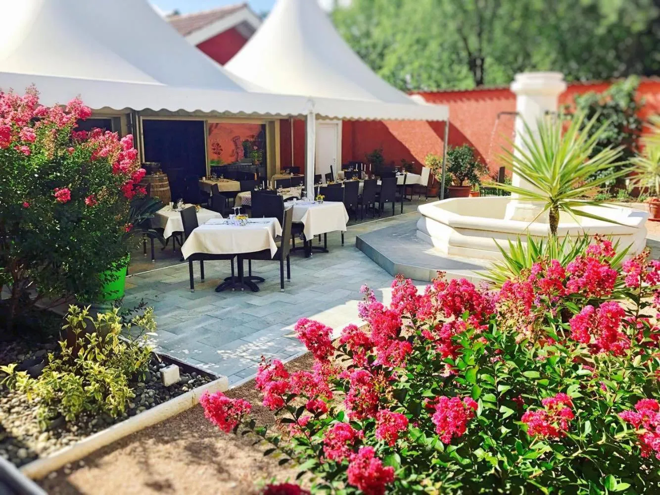 Patio in The Originals Boutique, Hôtel Le Pillebois, Bourg-en-Bresse Nord