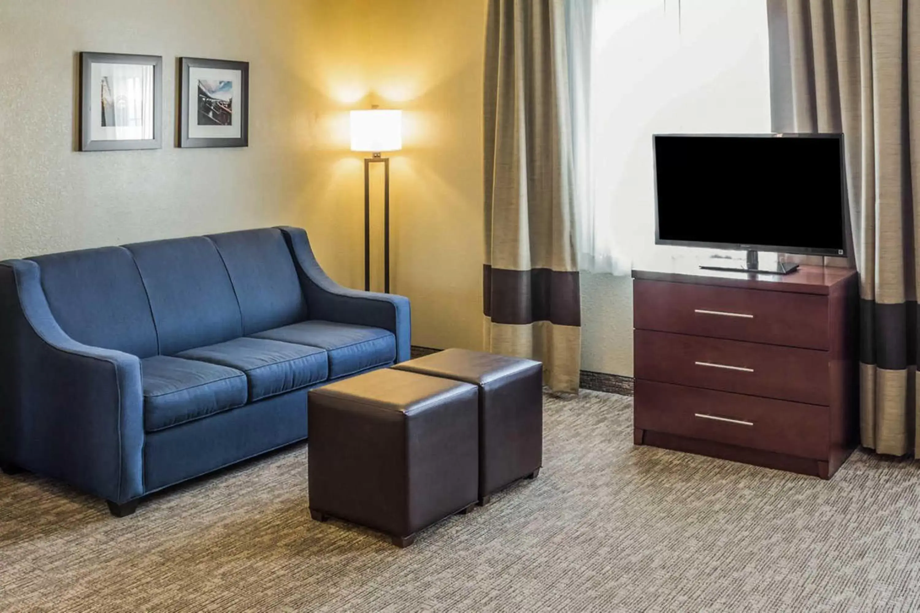 Bedroom, Seating Area in Super 8 by Wyndham Altoona