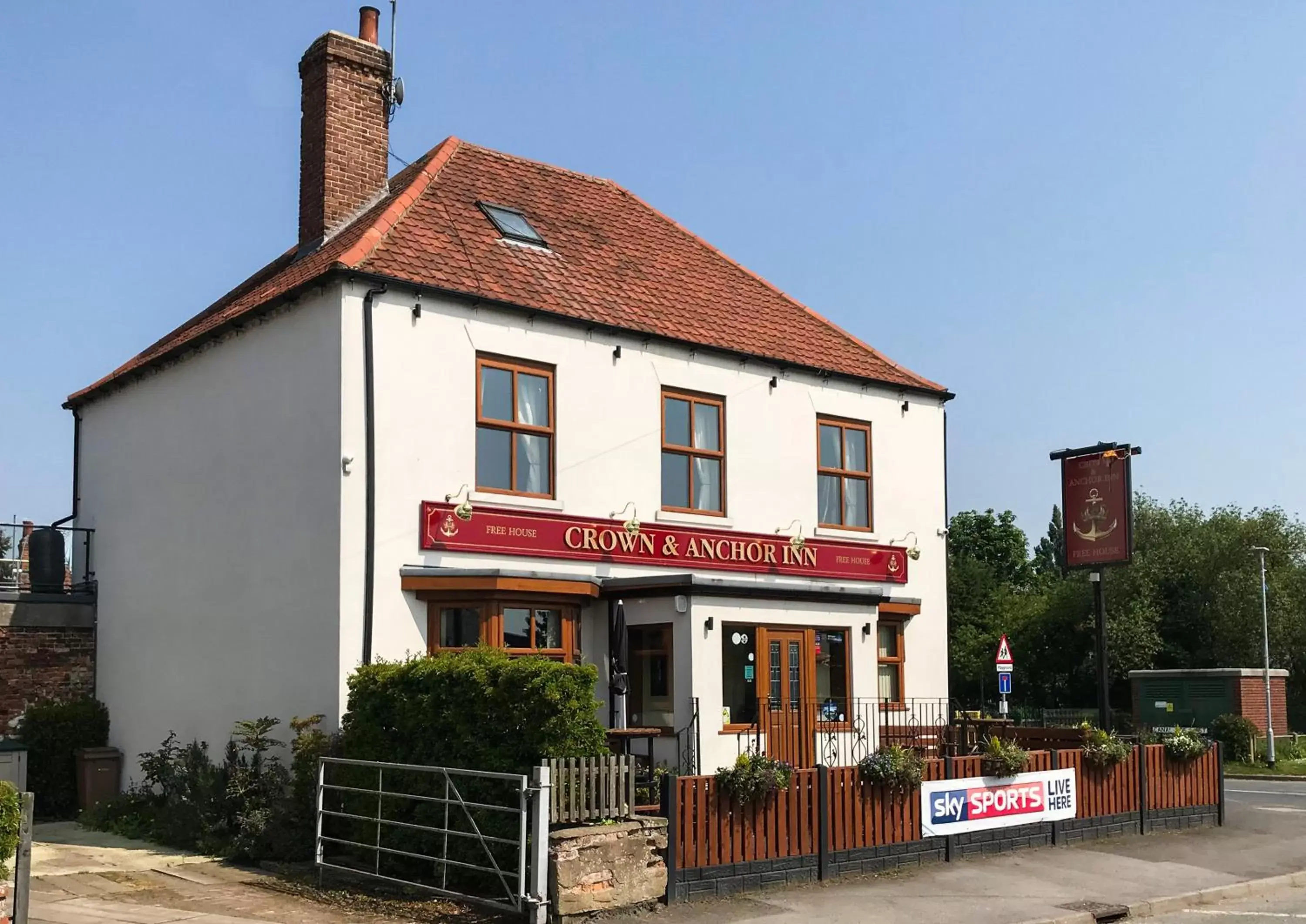 Facade/entrance, Property Building in Crown & Anchor Inn