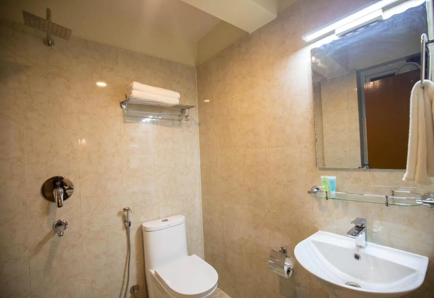 Bathroom in Hotel Himalayan Glacier