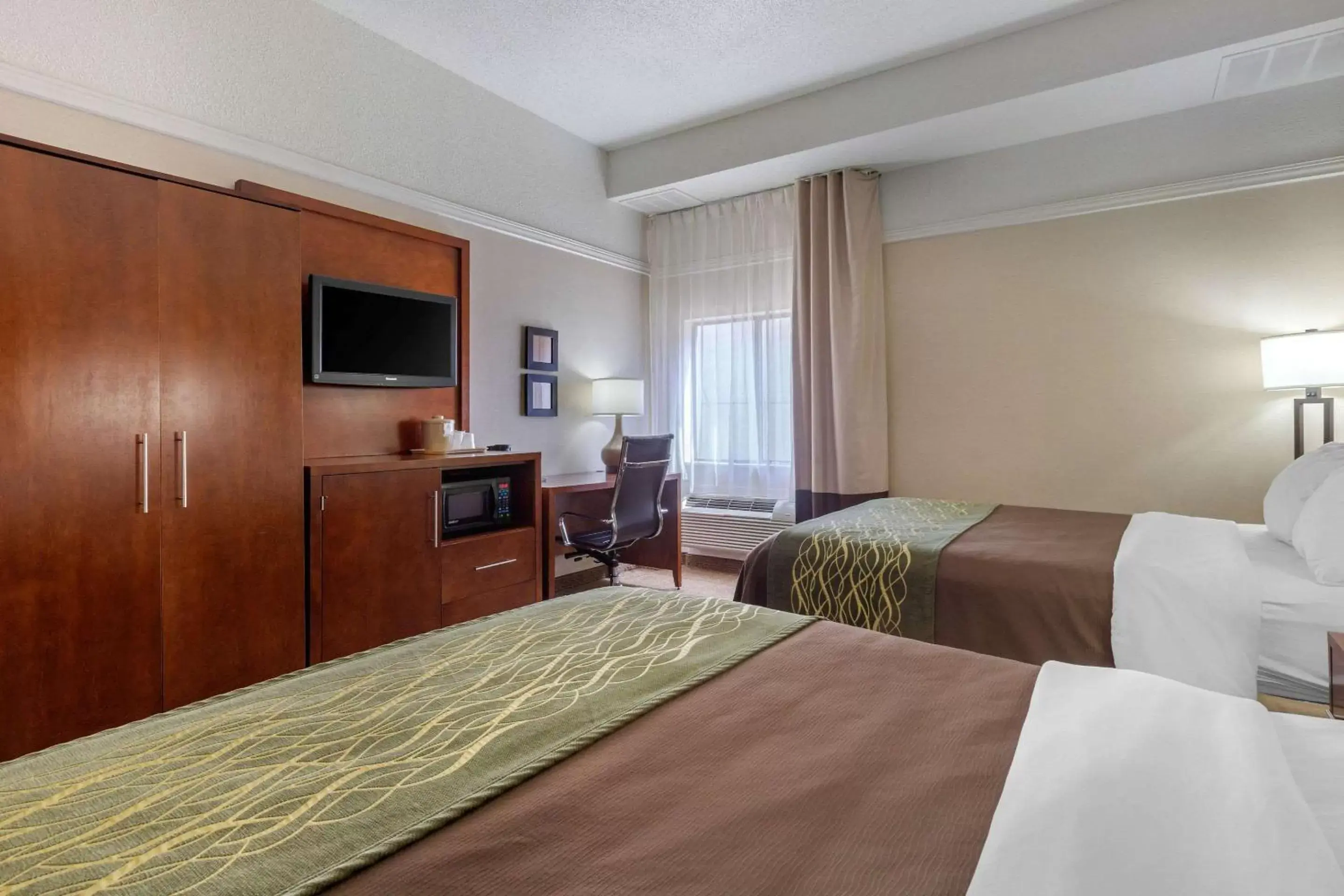 Photo of the whole room, Bed in Comfort Inn Trolley Square