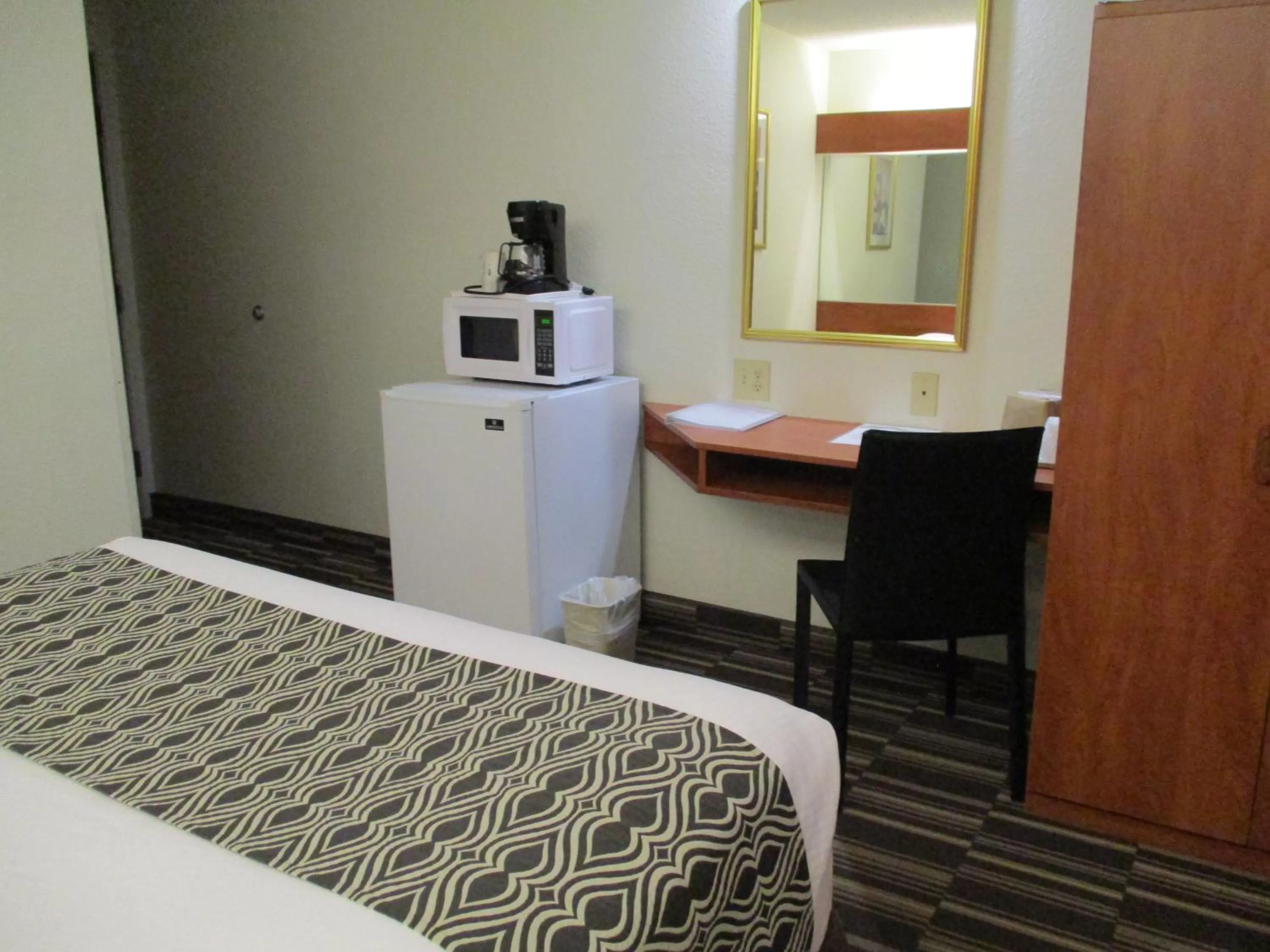 Bed in Microtel Inn and Suites - Inver Grove Heights