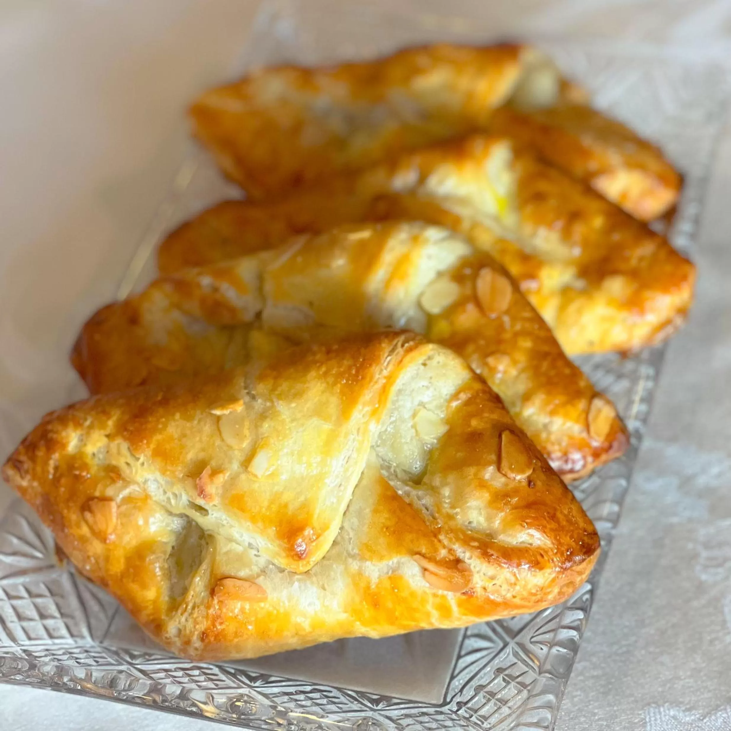 Breakfast in Almondy Inn Bed & Breakfast