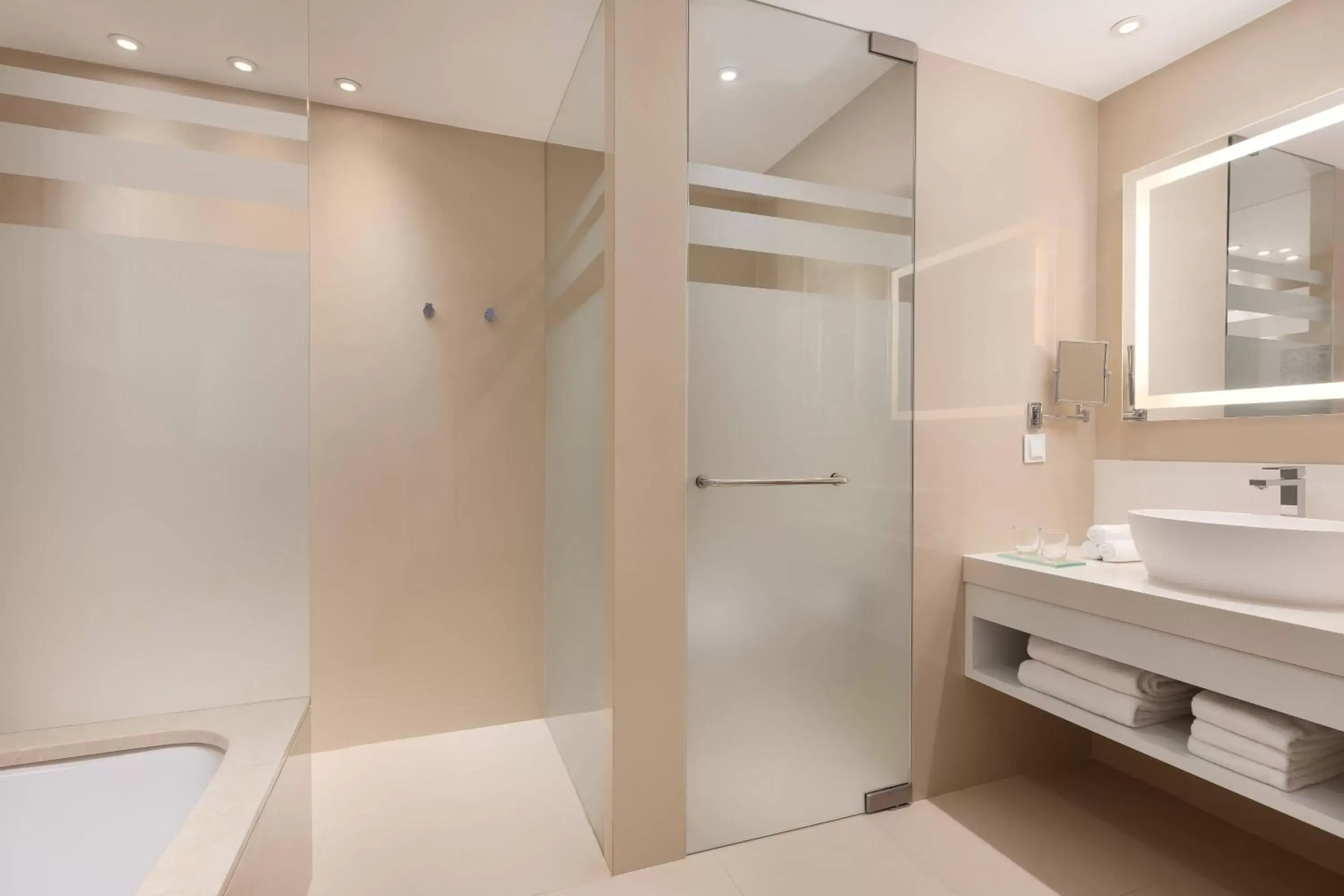 Bathroom in Pine Cliffs Hotel, a Luxury Collection Resort, Algarve