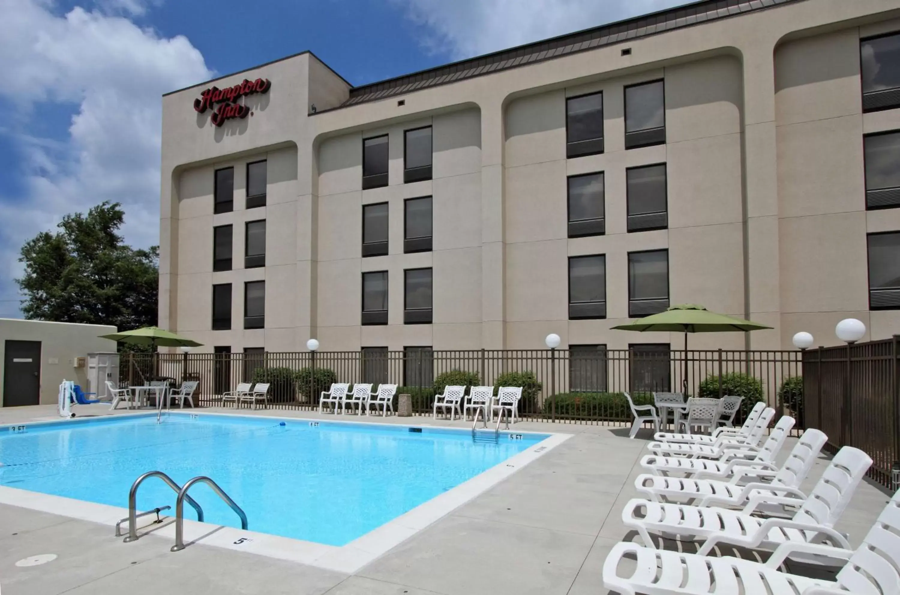 Pool view, Property Building in Hampton Inn Hagerstown