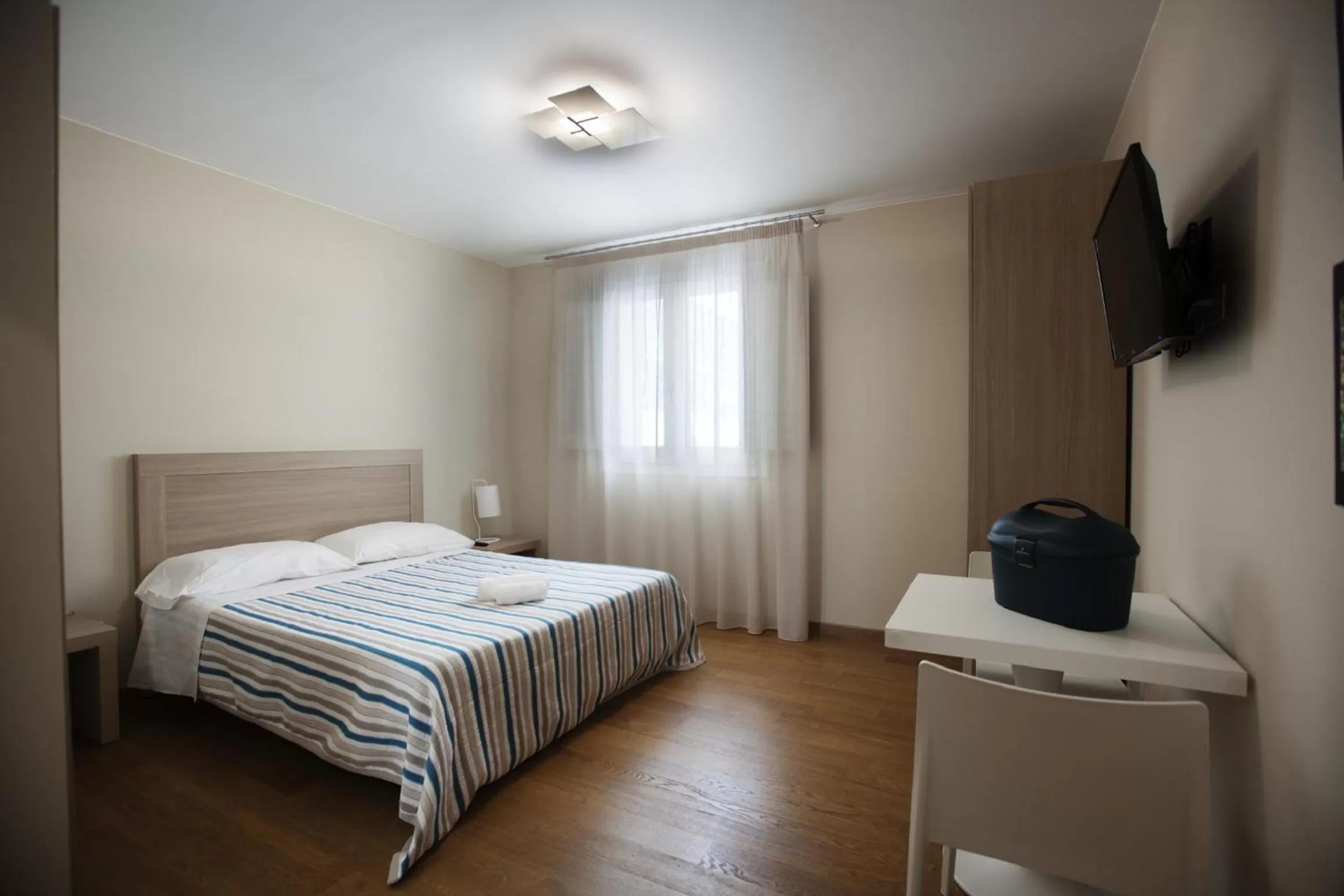 Photo of the whole room, Bed in Central Gallery Rooms- Palazzo D'Ali' Staiti XIX