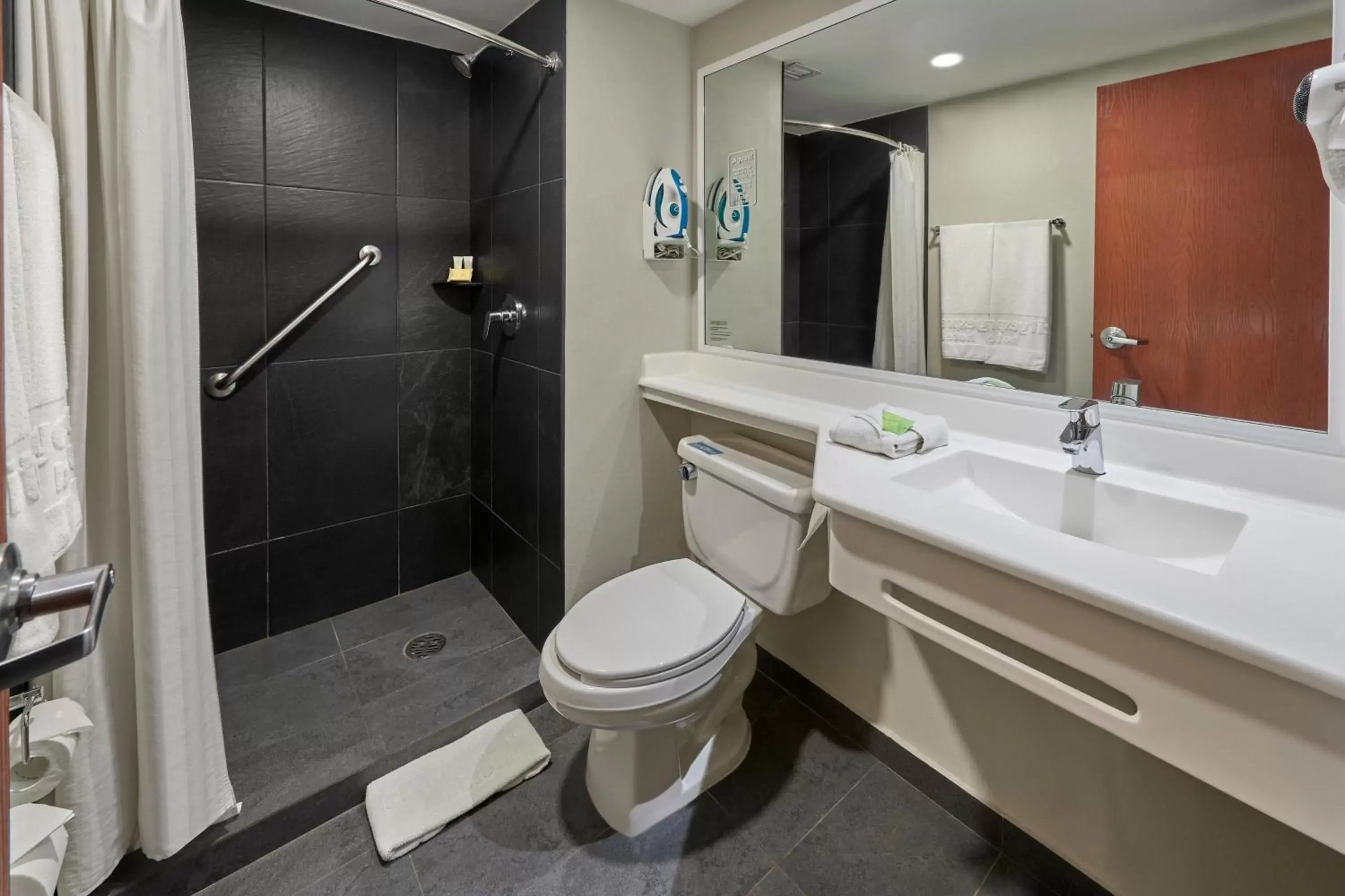 Bathroom in City Express by Marriott Mexicali