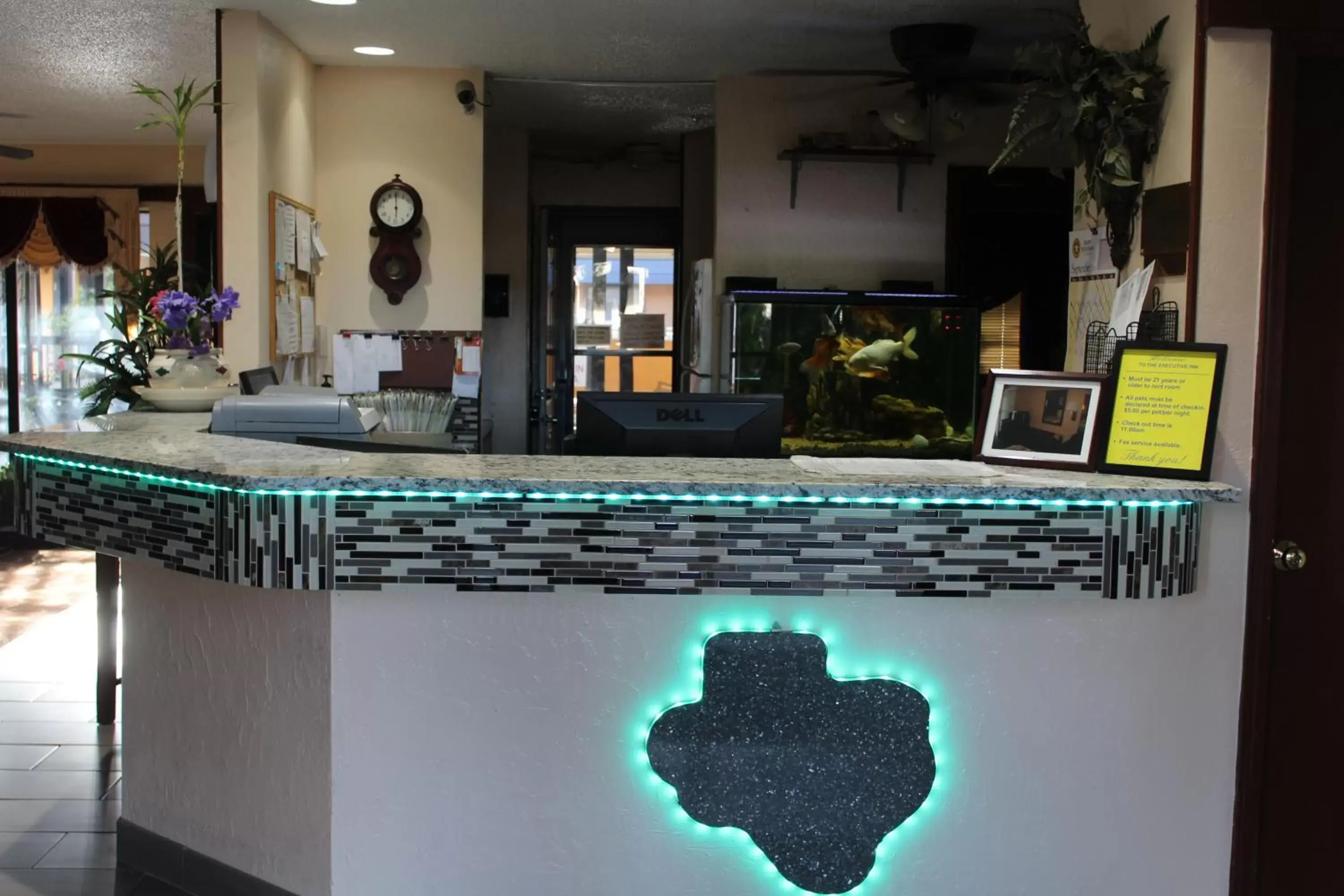 Lobby or reception, Lounge/Bar in The Executive Inn & Suites