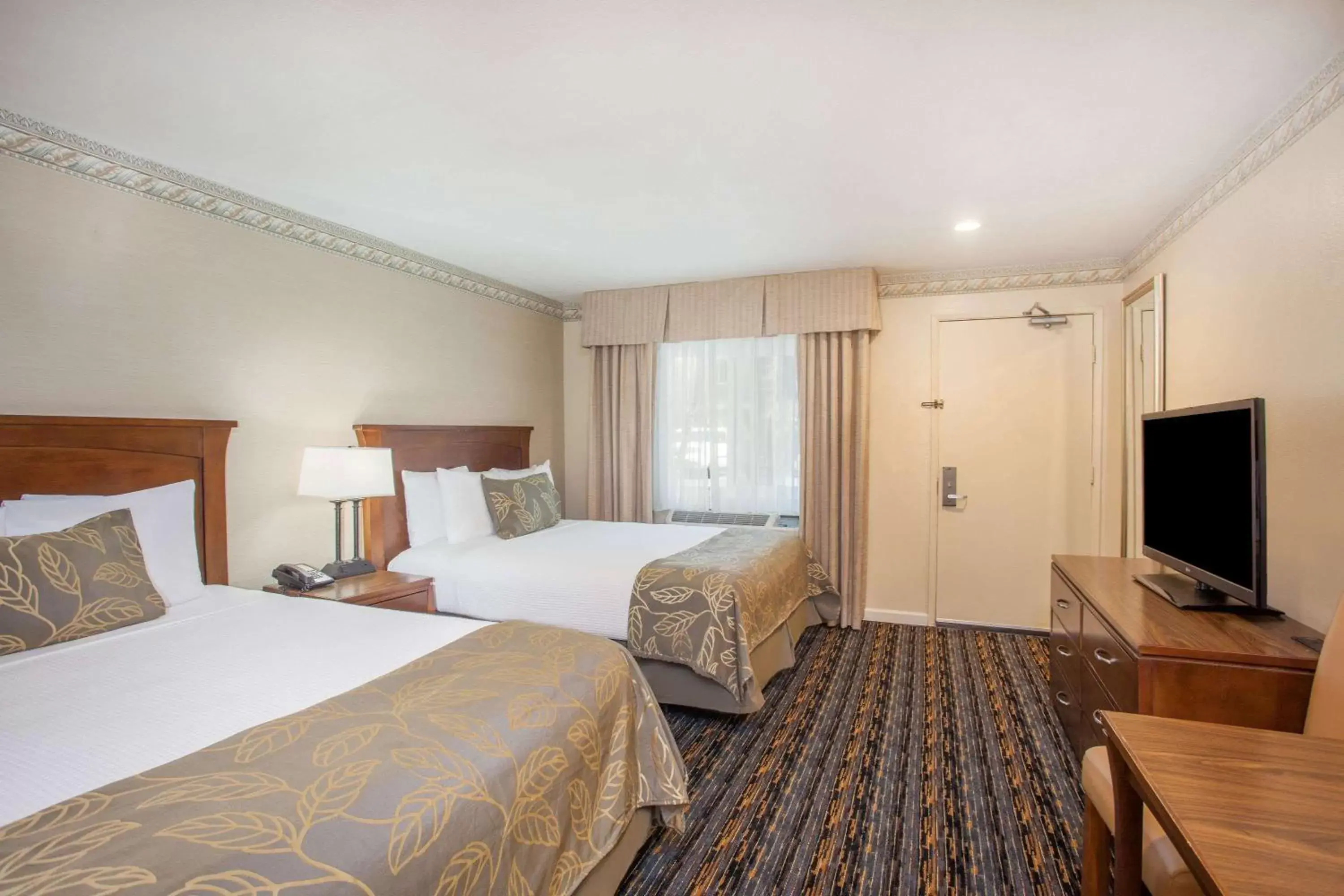 Photo of the whole room, Bed in Days Inn by Wyndham San Diego Hotel Circle