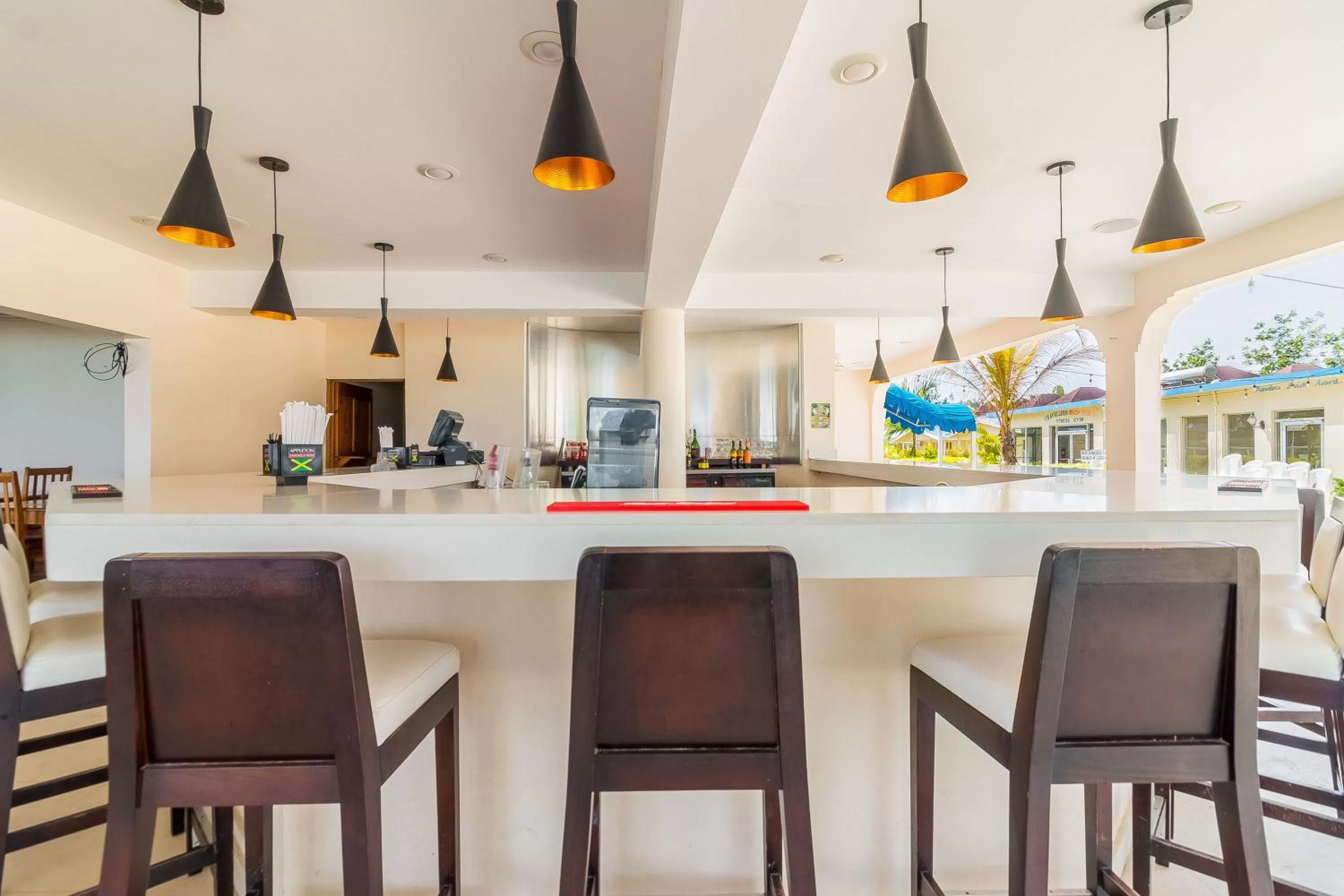 Lounge or bar in Travellers Beach Resort