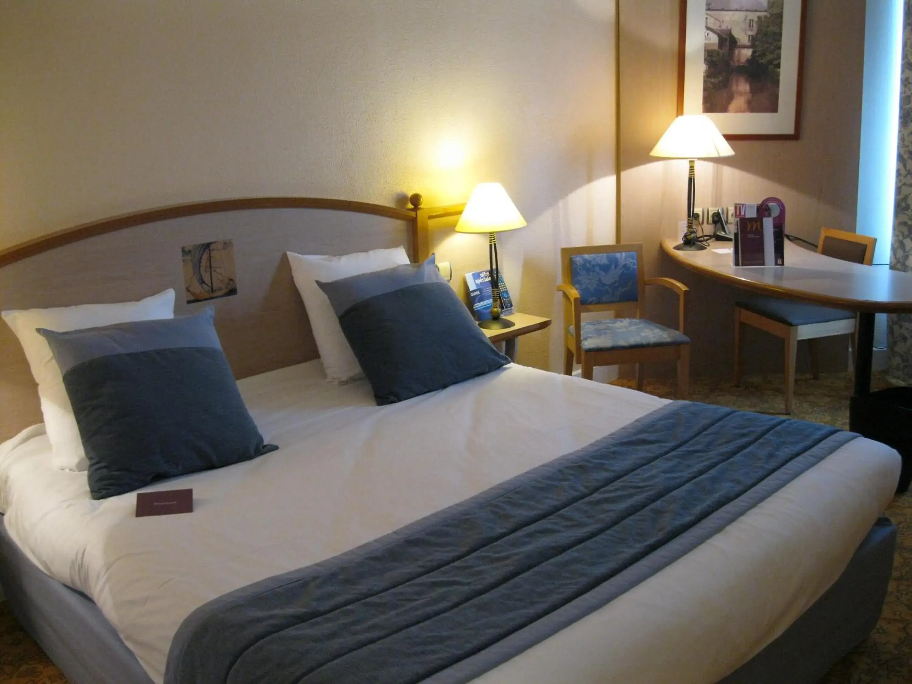 Bed in Hotel Mercure Nevers Pont de Loire