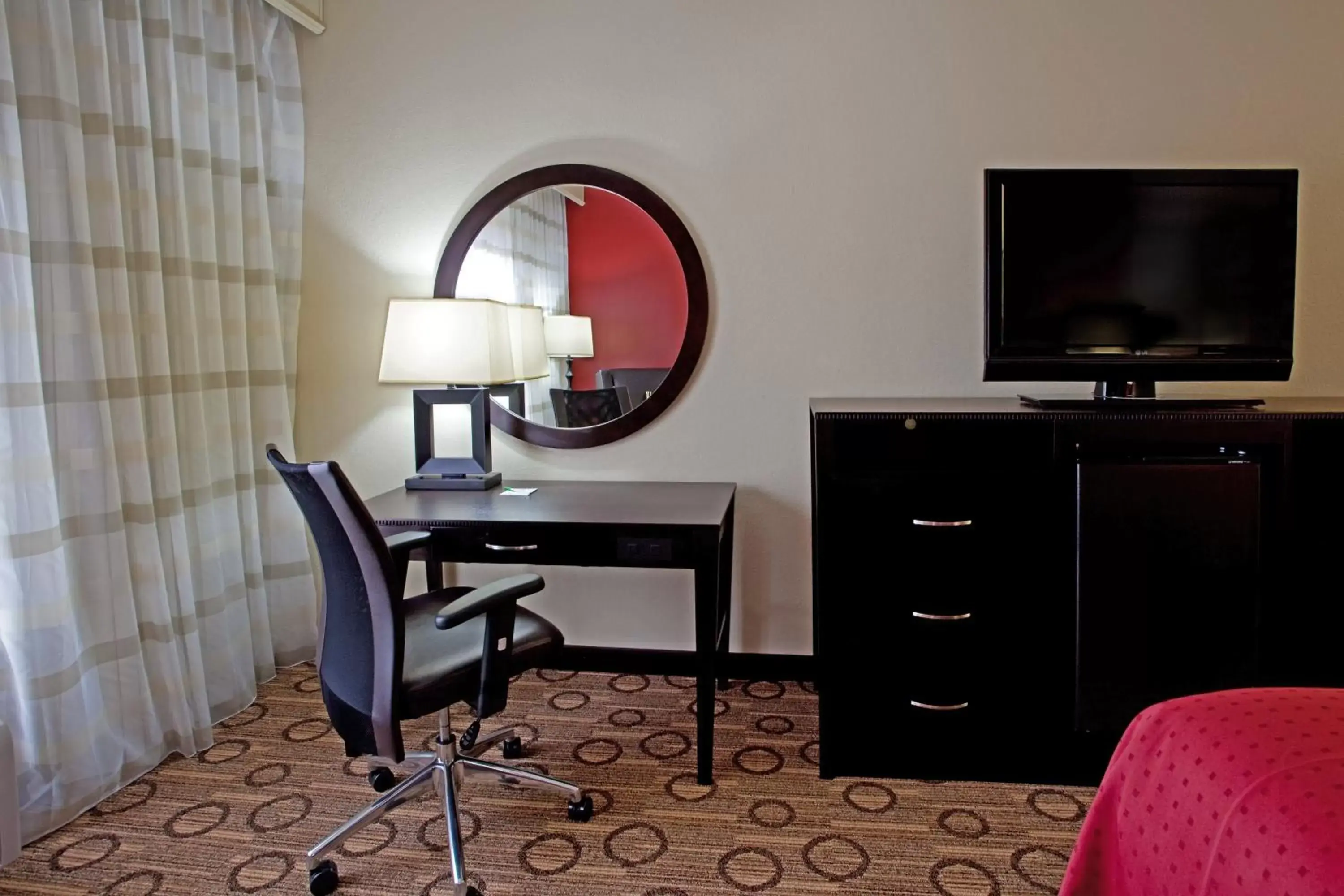 Photo of the whole room, TV/Entertainment Center in Holiday Inn Anderson, an IHG Hotel