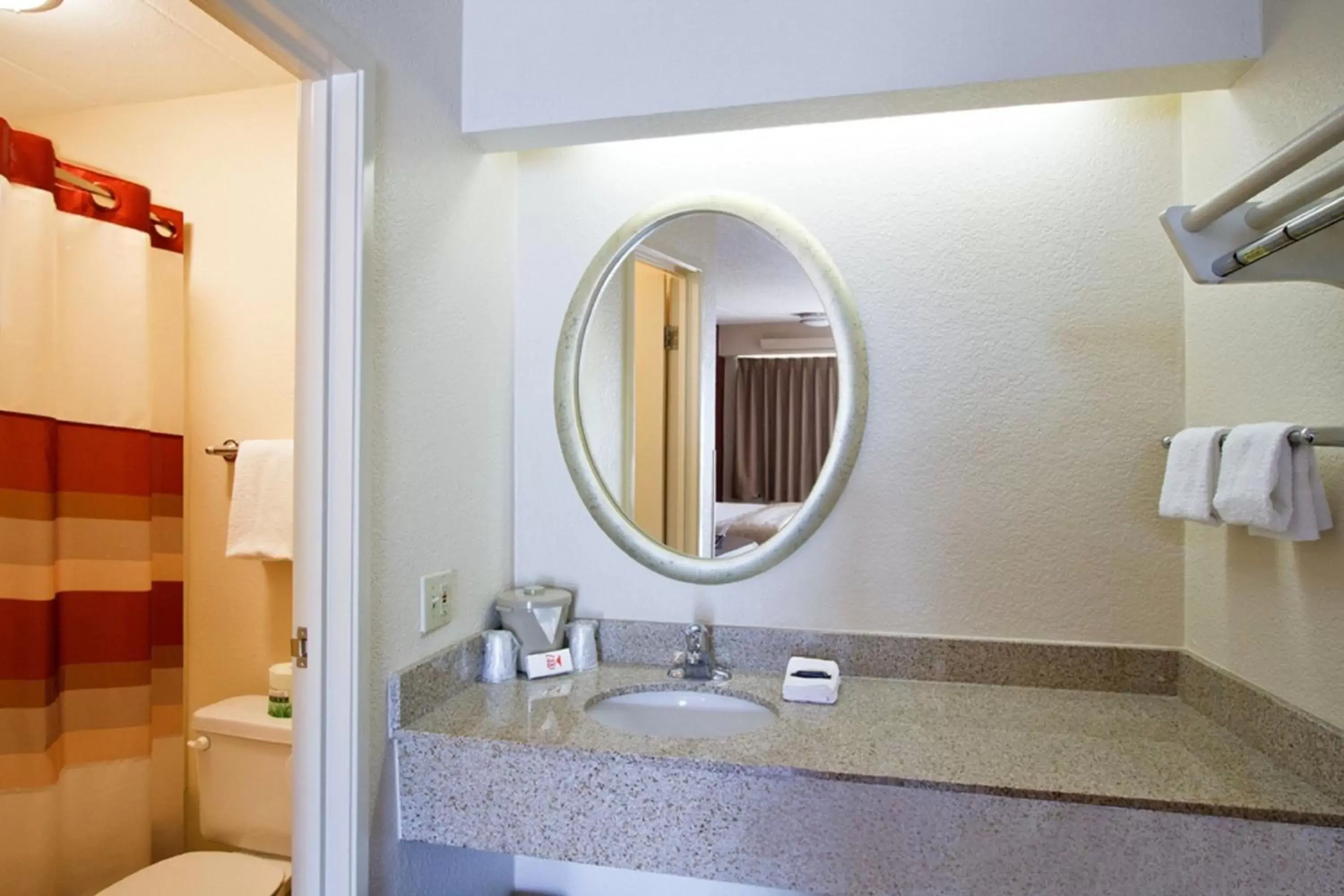 Bathroom in Red Roof Inn Buffalo - Niagara Airport