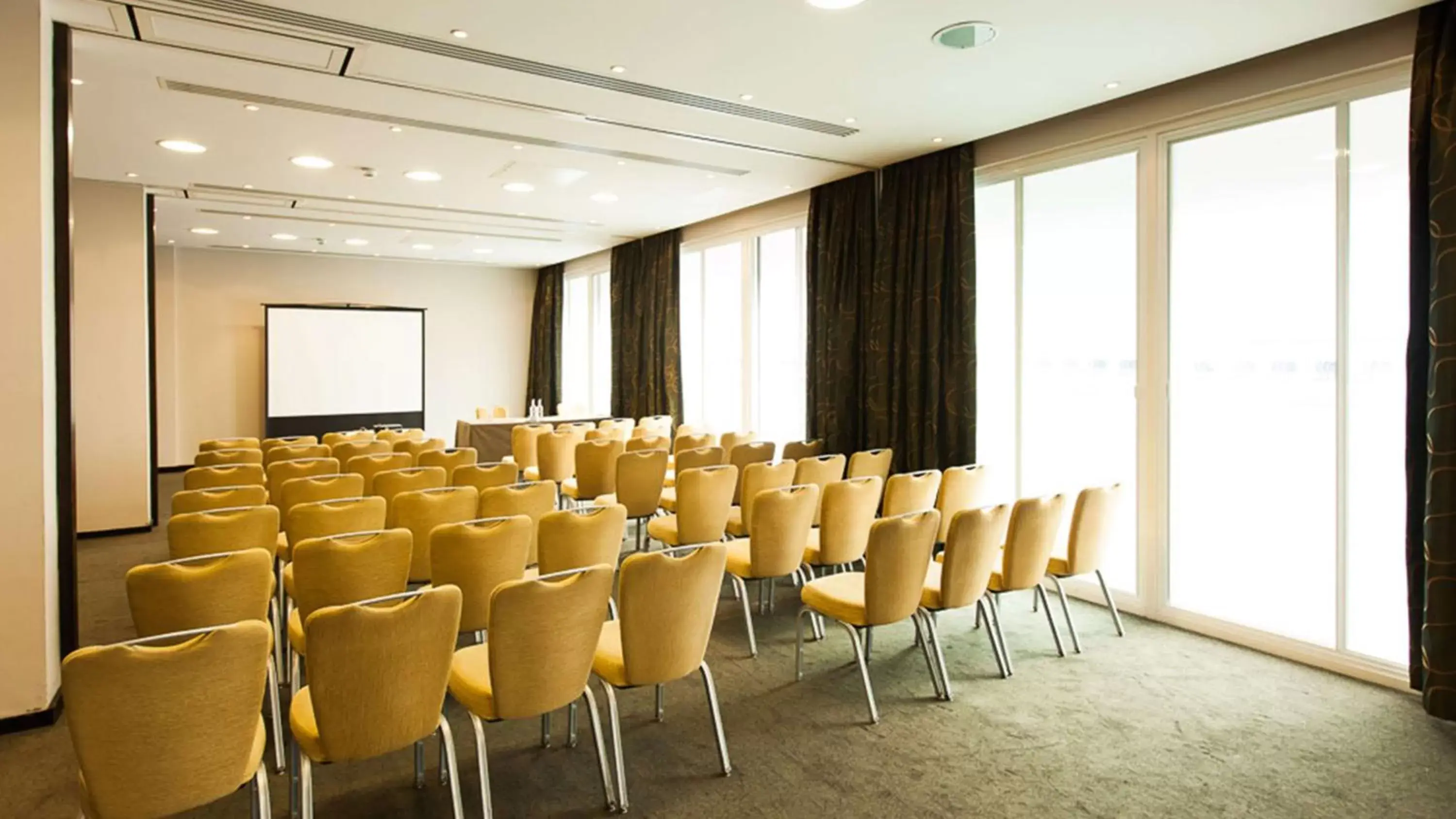 Meeting/conference room in Park Plaza Cardiff