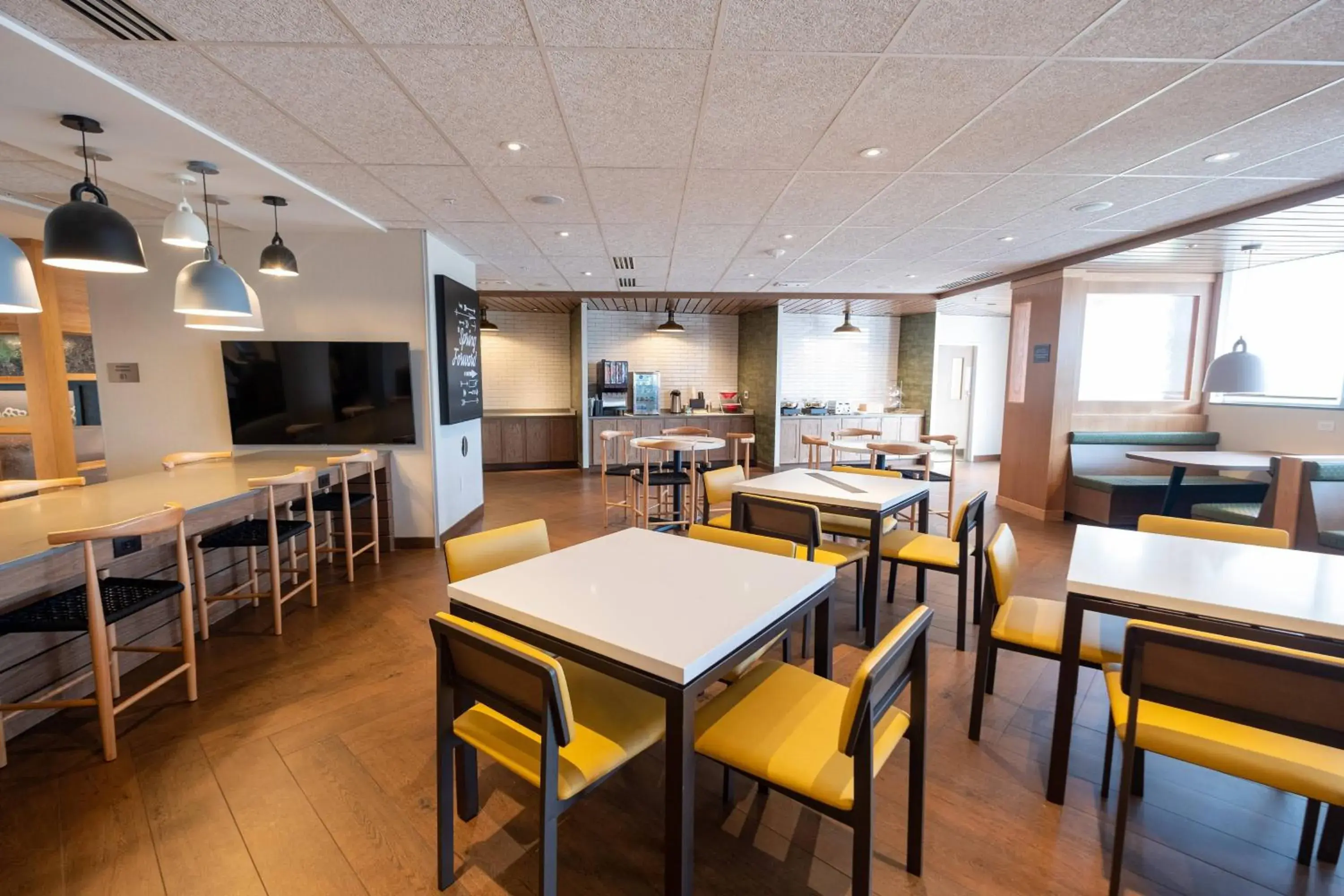 Breakfast, Restaurant/Places to Eat in Fairfield by Marriott Inn & Suites Fond du Lac