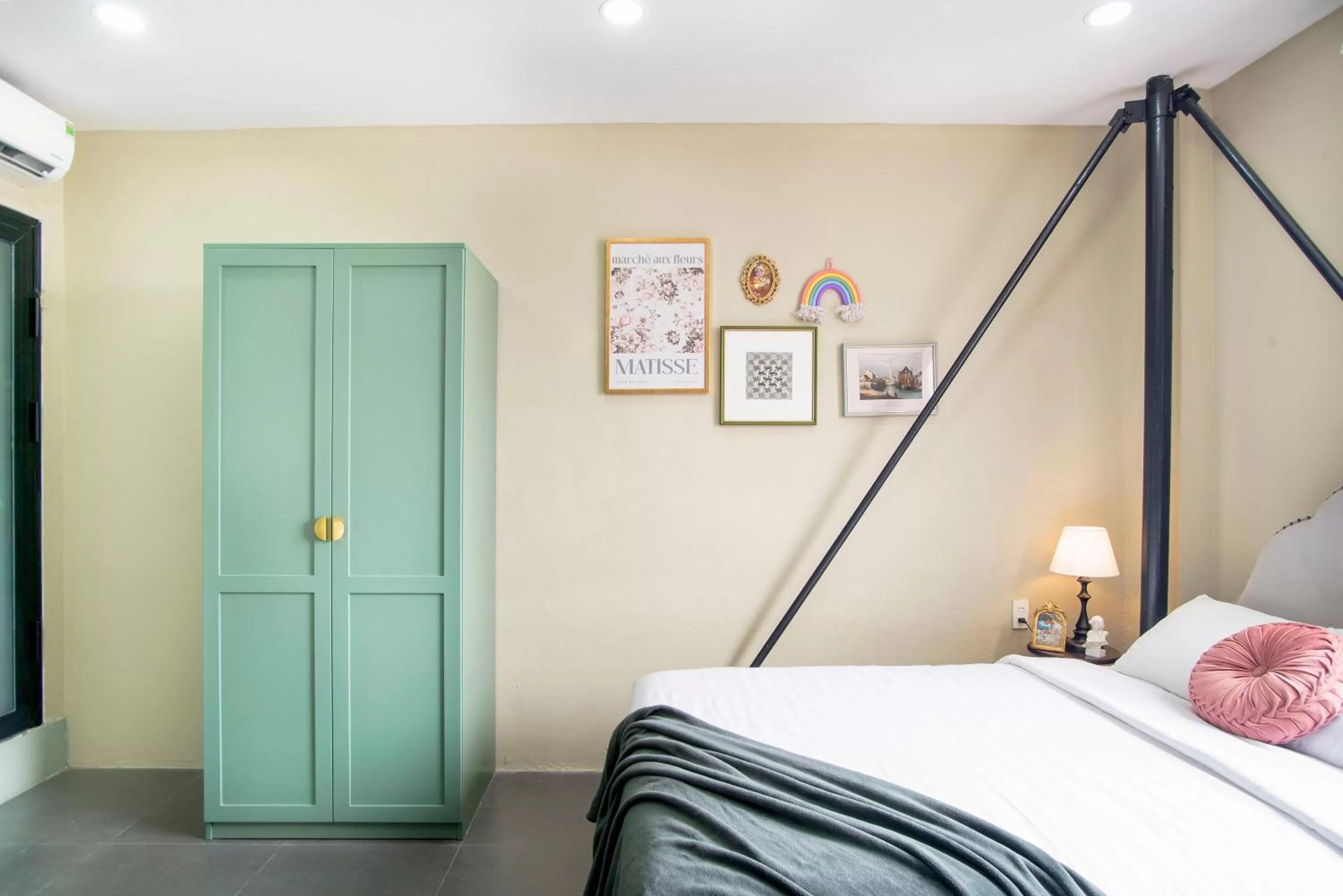 Bed in SAZI BEN THANH Hotel HCM