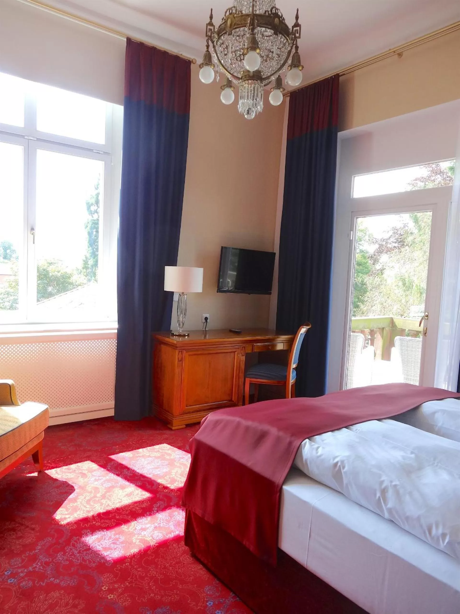 Photo of the whole room, Bed in Hotel Erbprinzenpalais