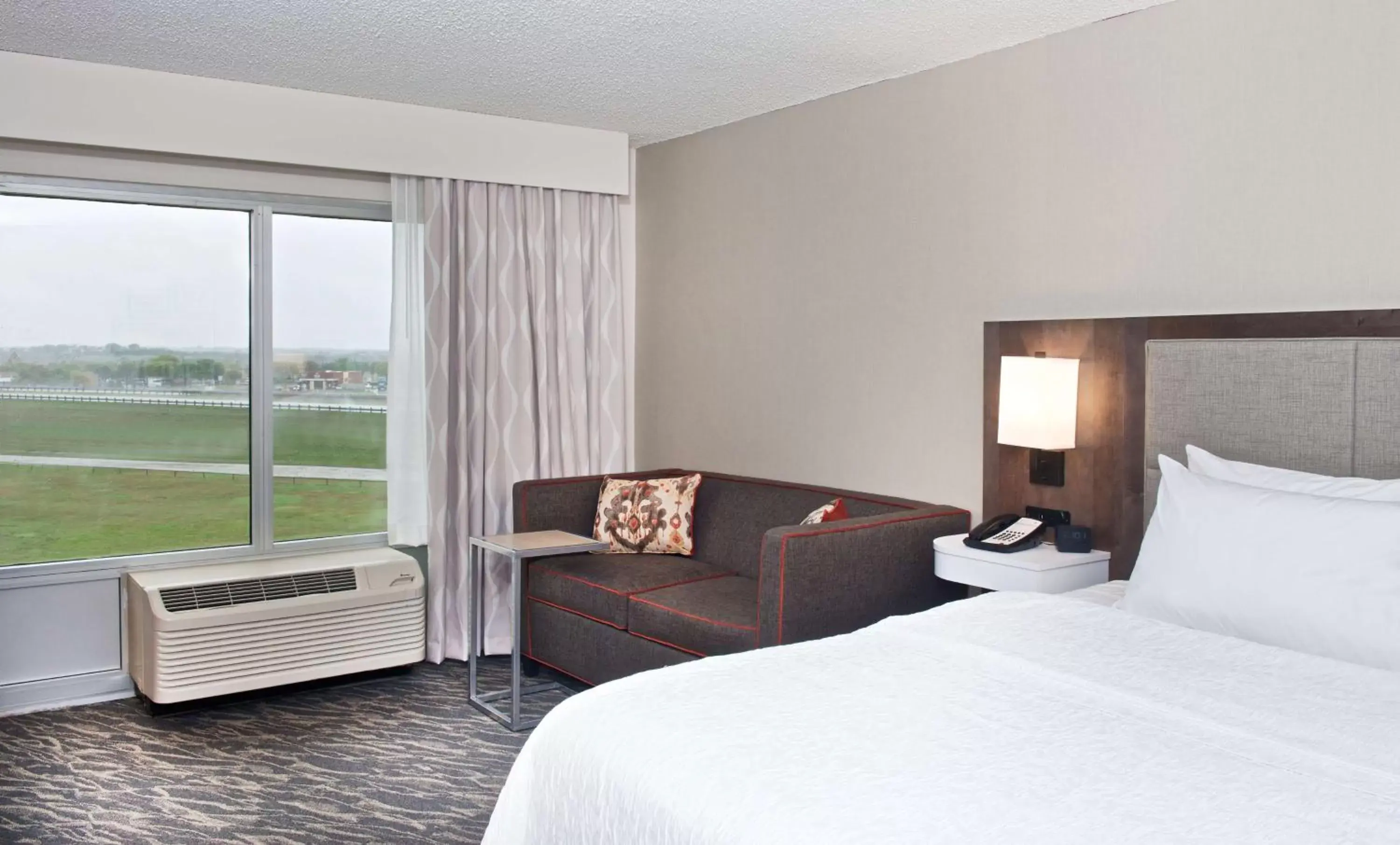 Living room, Bed in Hampton Inn & Suites N Ft Worth-Alliance Airport