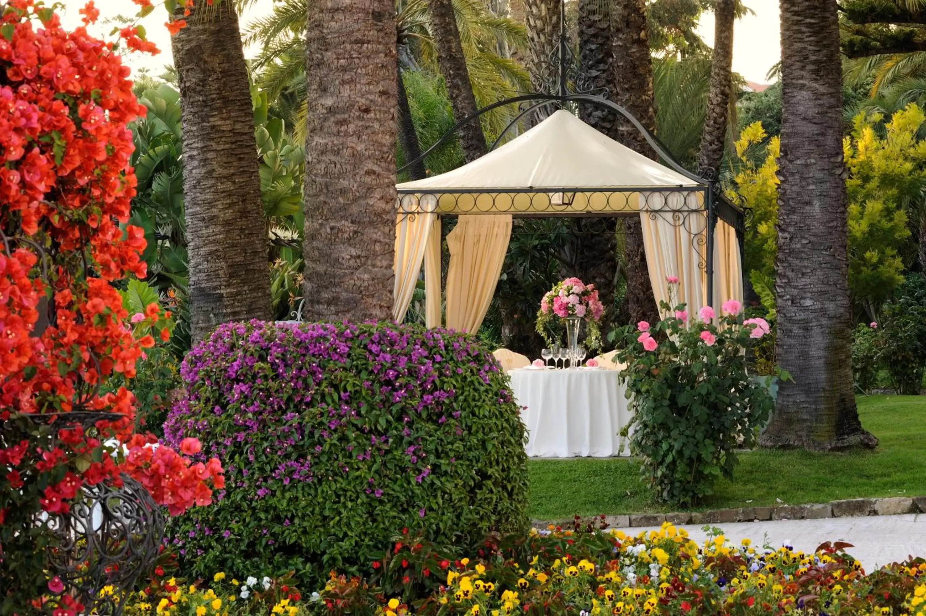 Garden, Banquet Facilities in Royal Hotel Sanremo