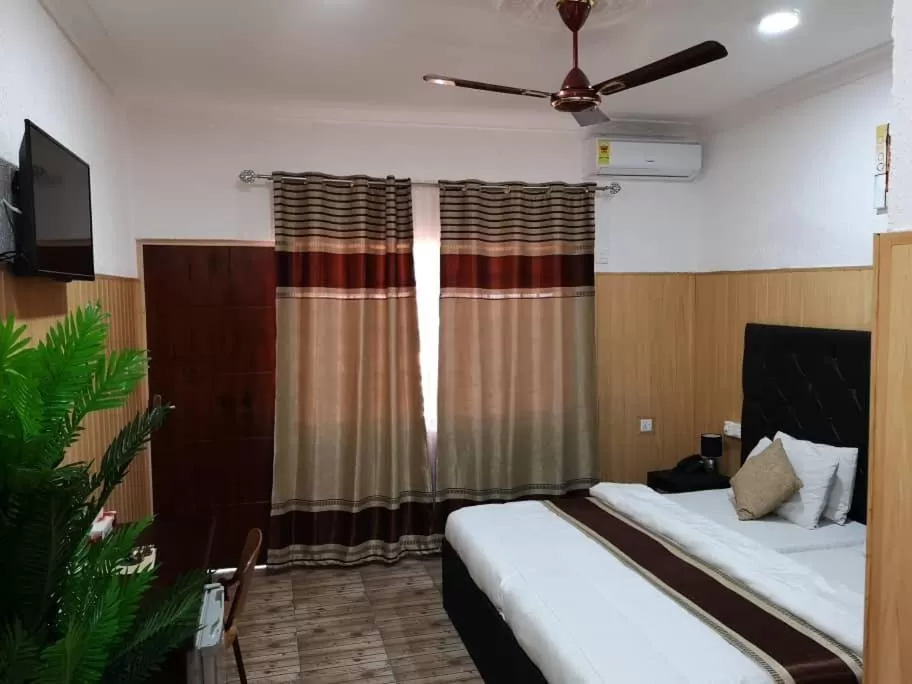 Photo of the whole room, Bed in Hans Cottage Botel