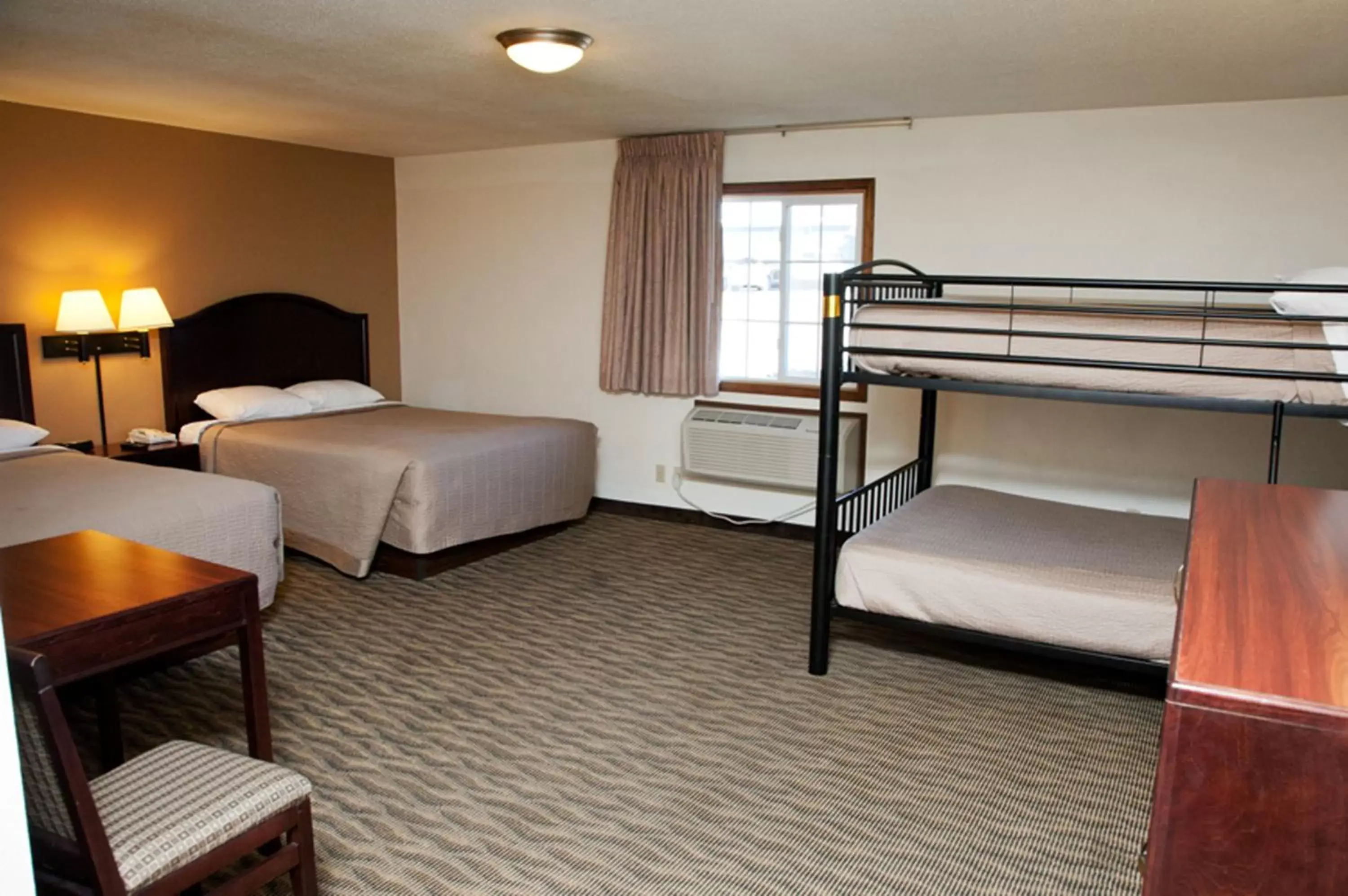 Day, Bunk Bed in Americas Best Value Inn & Suites Atlantic