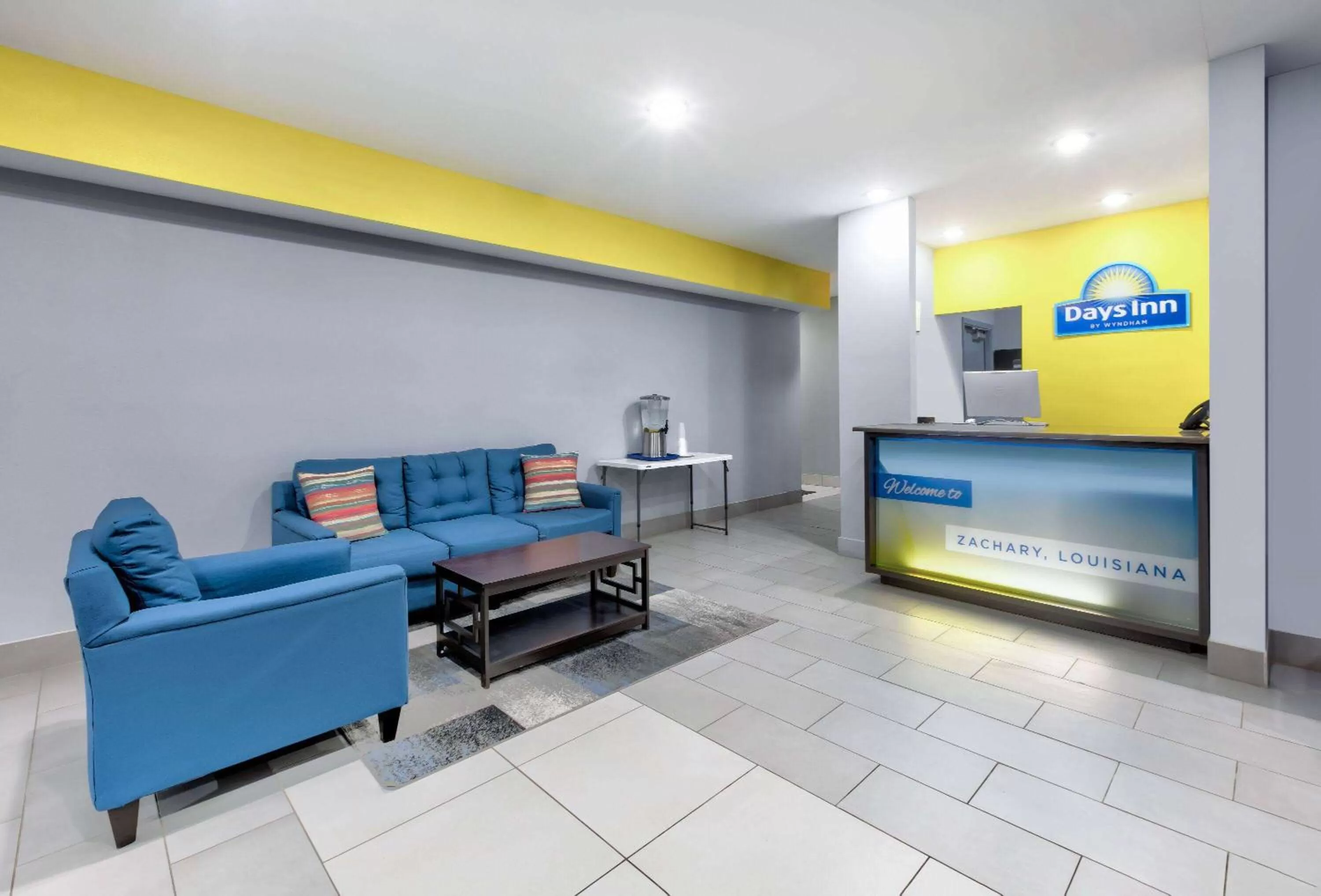 Lobby or reception in Days Inn by Wyndham Zachary LA