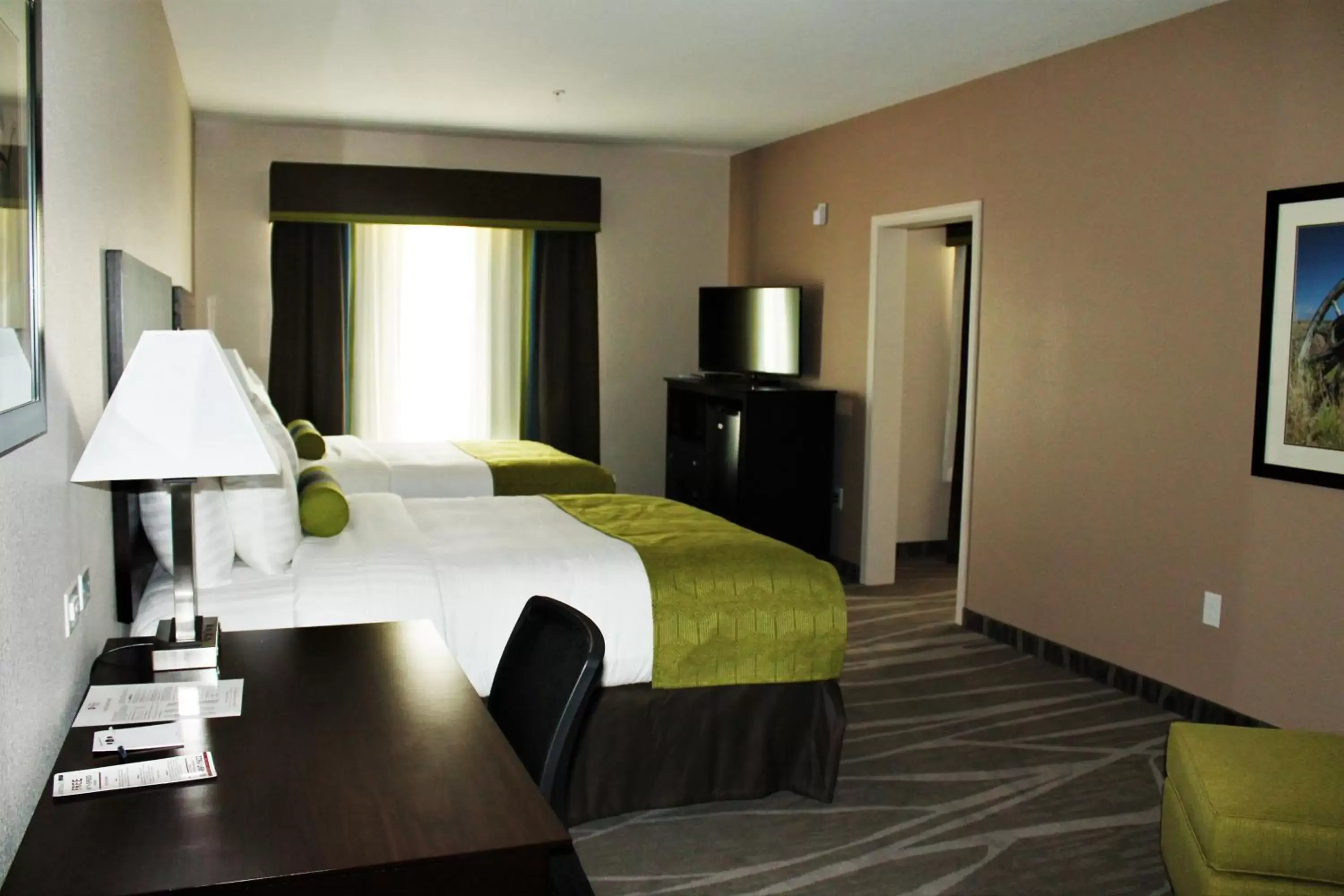 Photo of the whole room, Bed in Best Western Plus Denver City Hotel & Suites