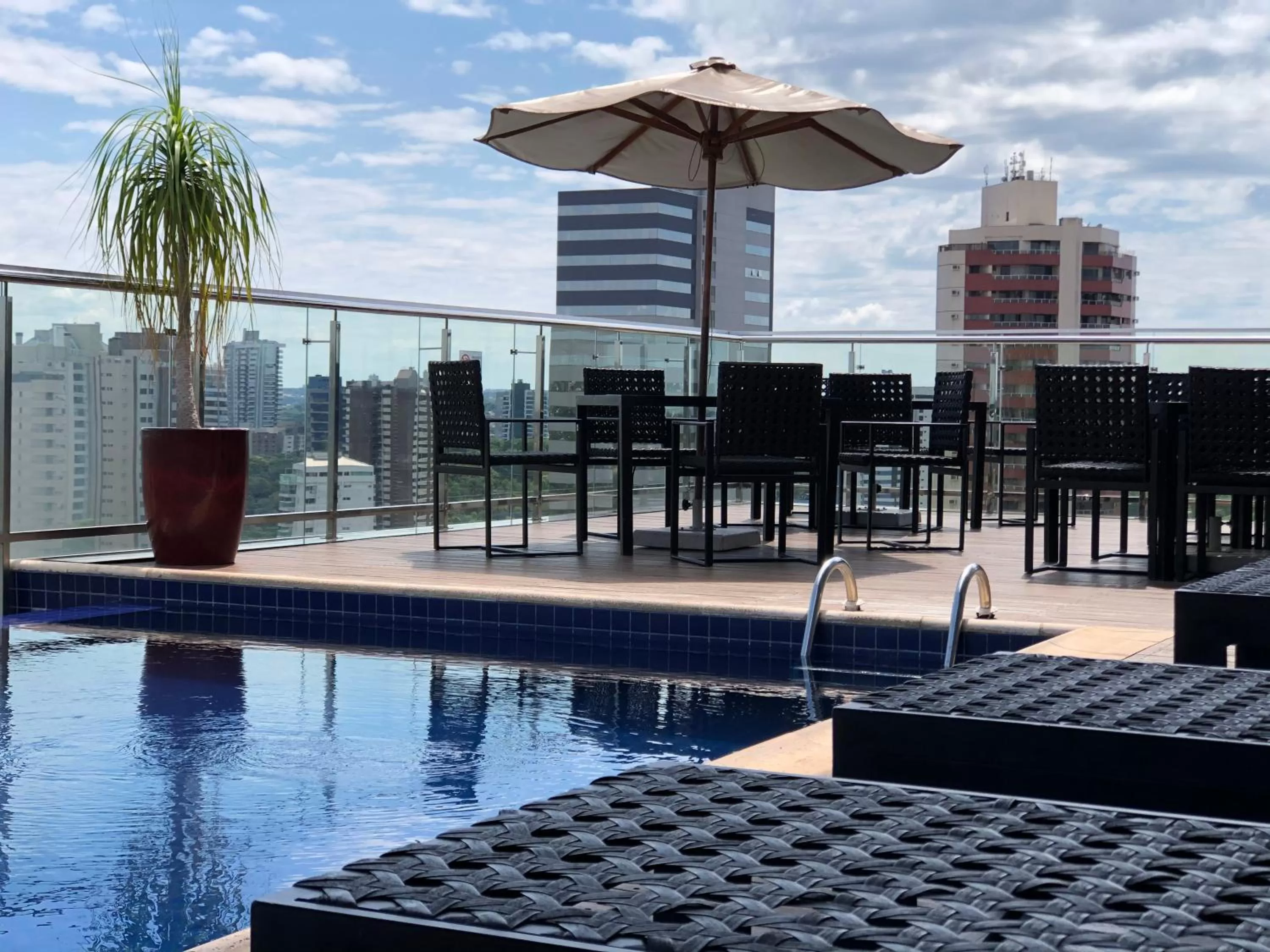 Swimming pool in Viale Tower Hotel