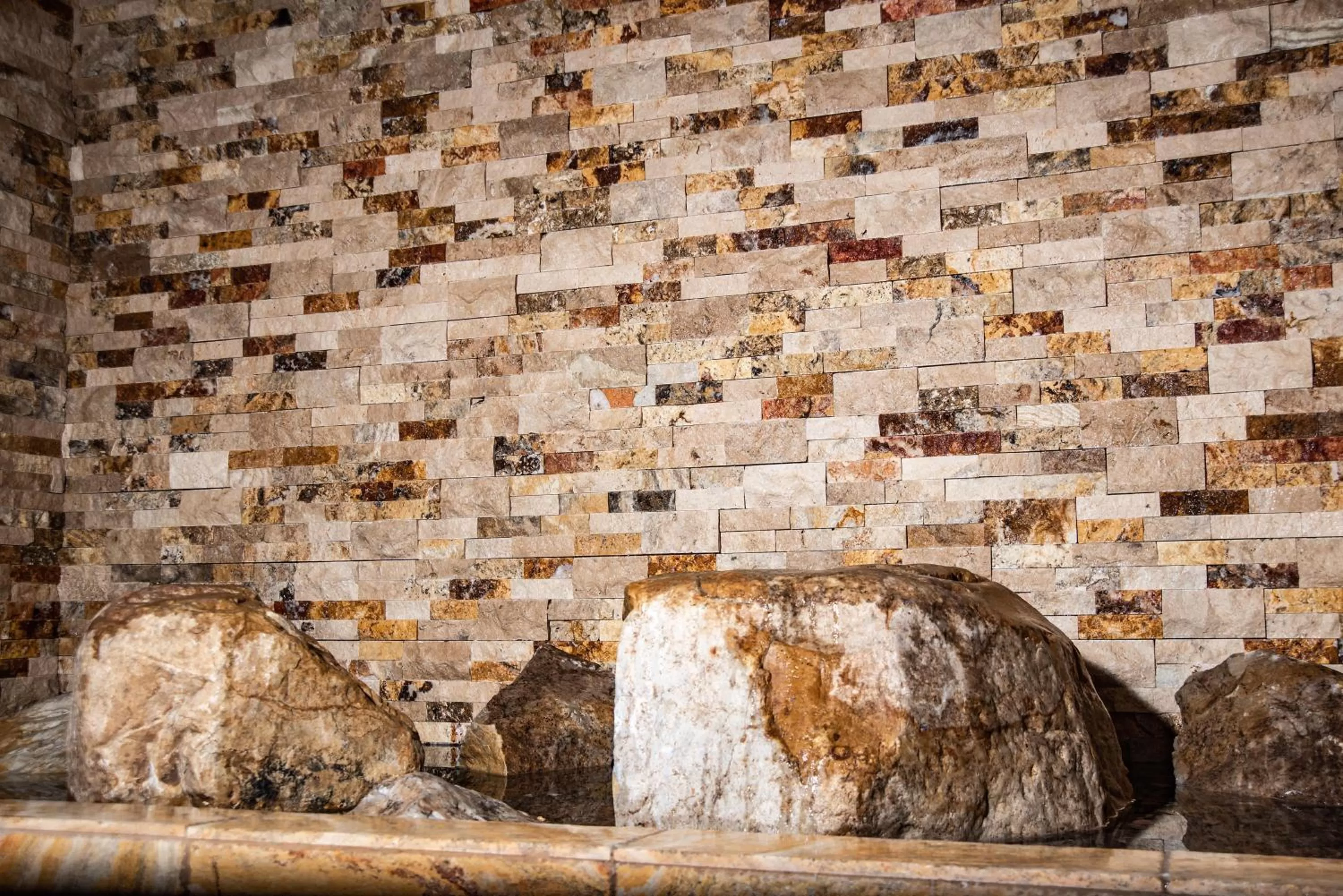 Property building in Elk Country Inn