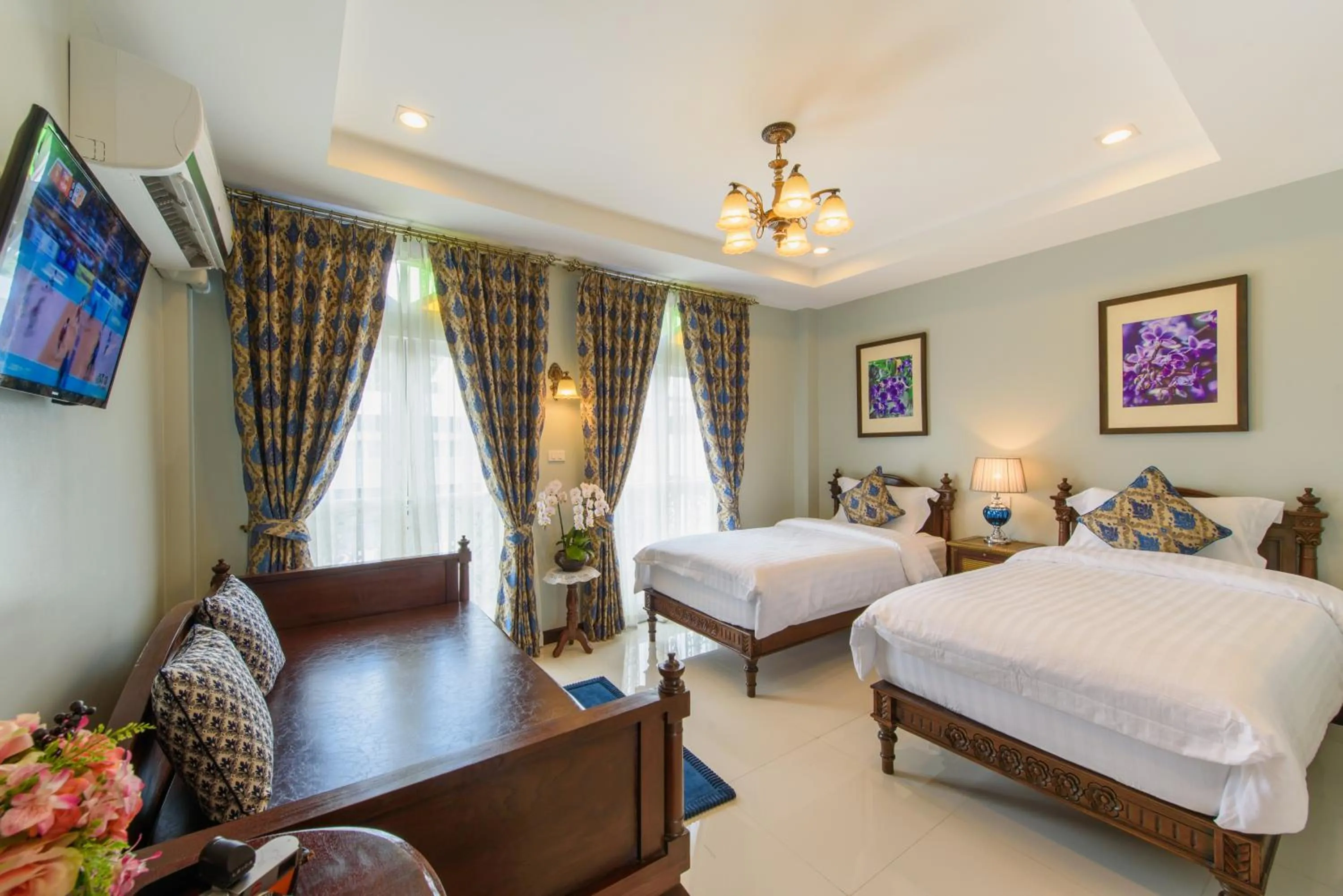 Bed in The Velvet Orchid