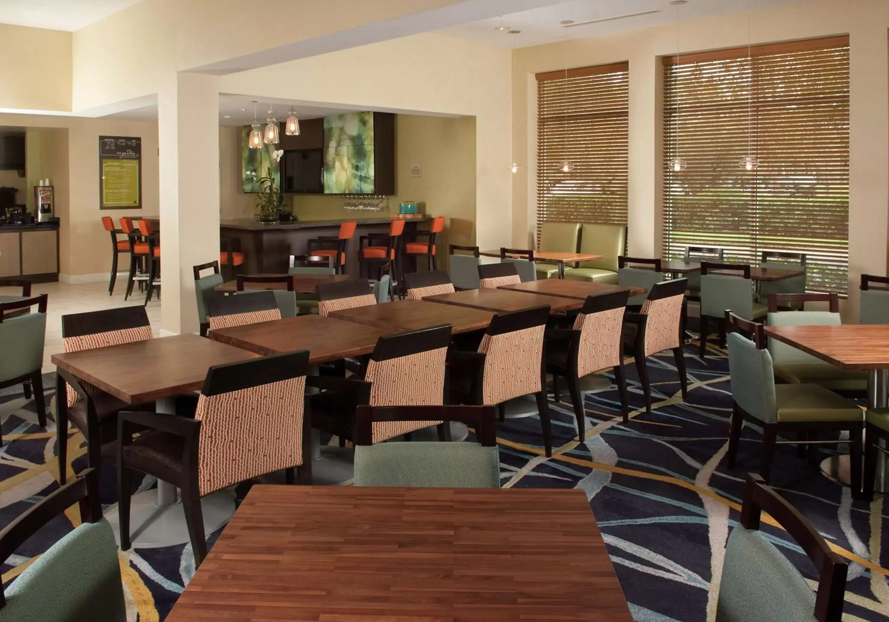 Lounge or bar, Restaurant/Places to Eat in Hilton Garden Inn Orlando Airport