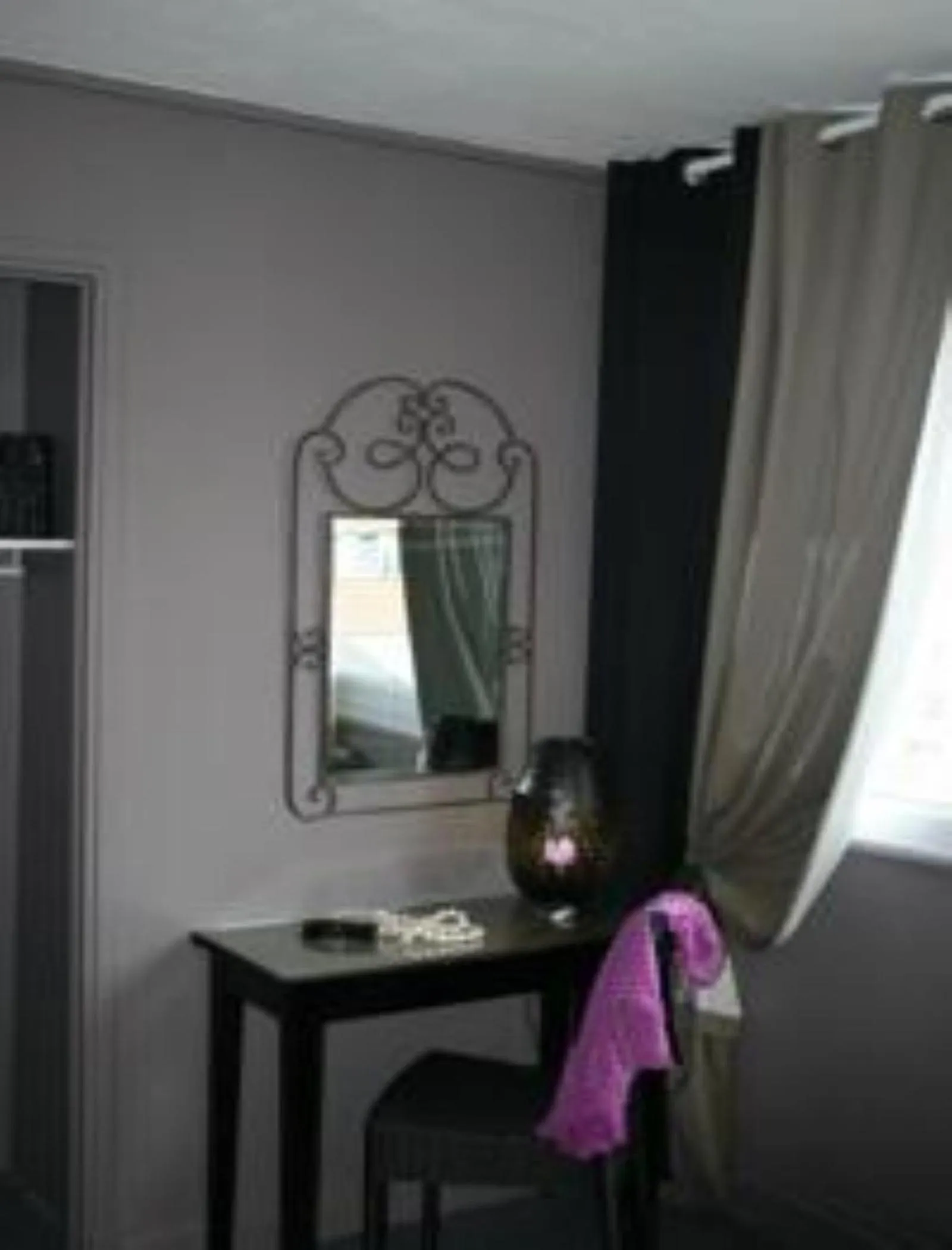 Decorative detail in Hôtel De Londres