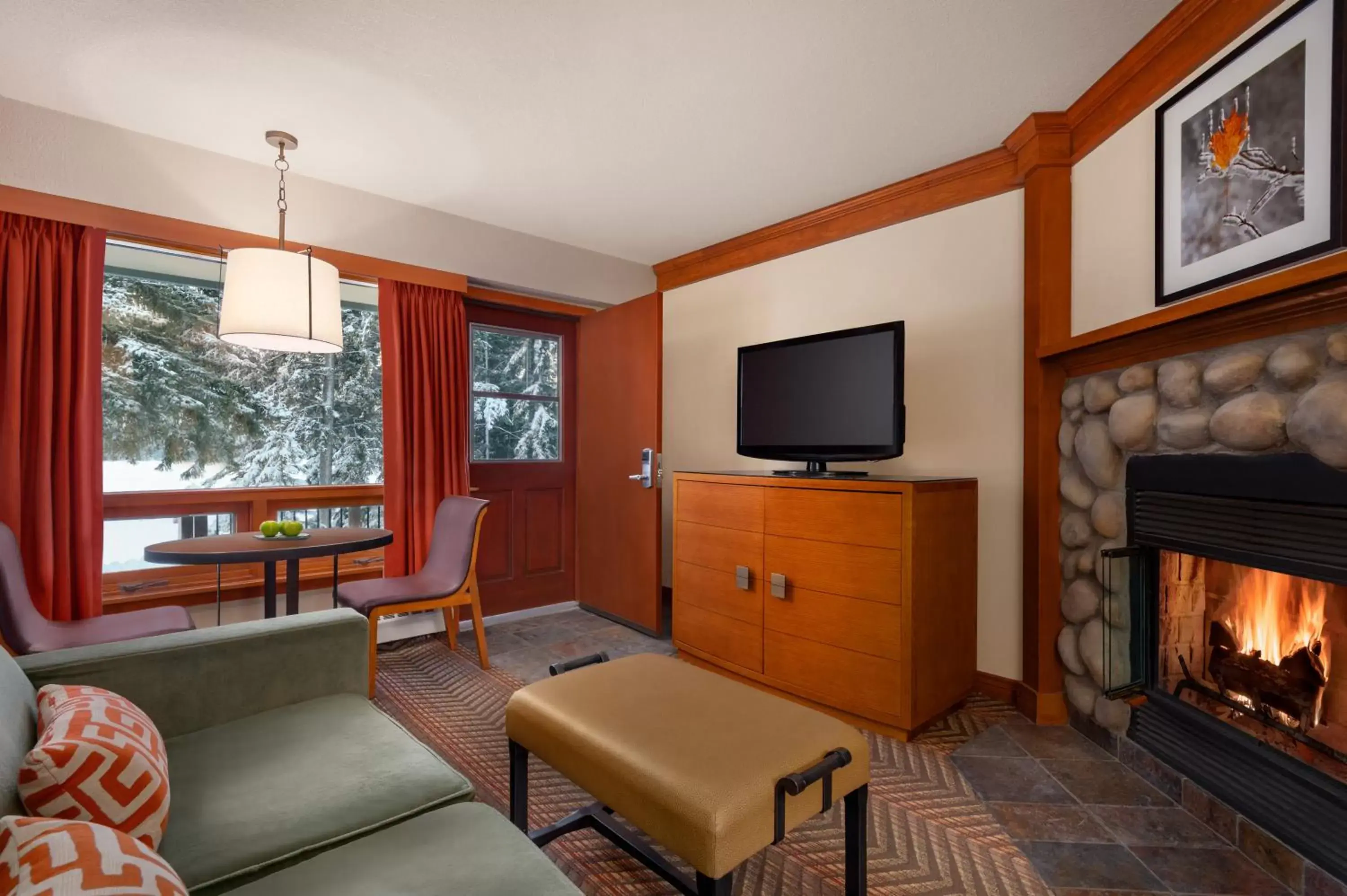 Communal lounge/ TV room, TV/Entertainment Center in Fairmont Jasper Park Lodge