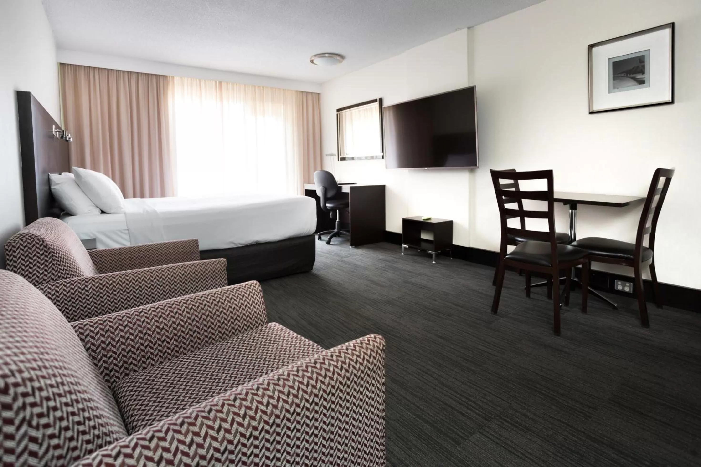 Living room, Bed in St Ives Apartments