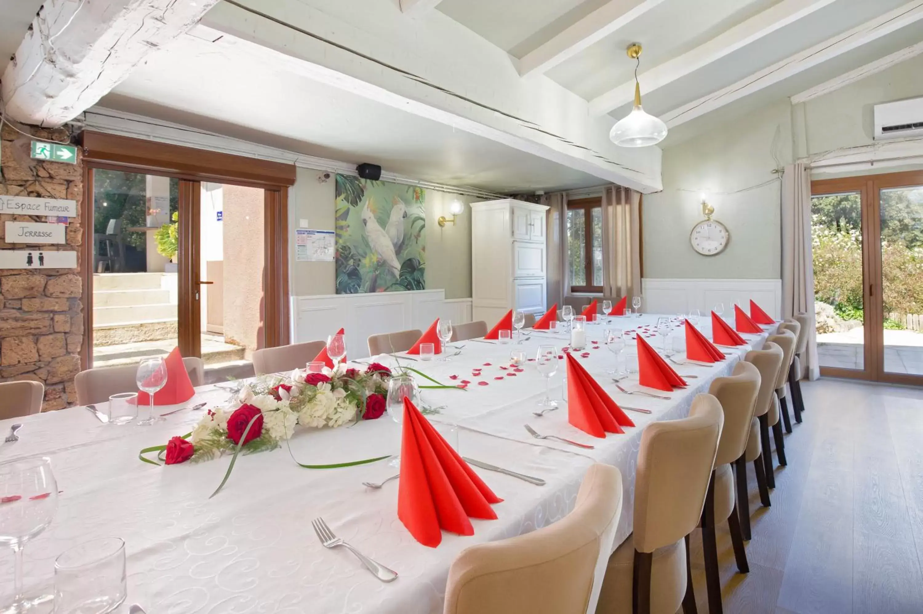 Banquet Facilities in Les Pins Blancs en Provence