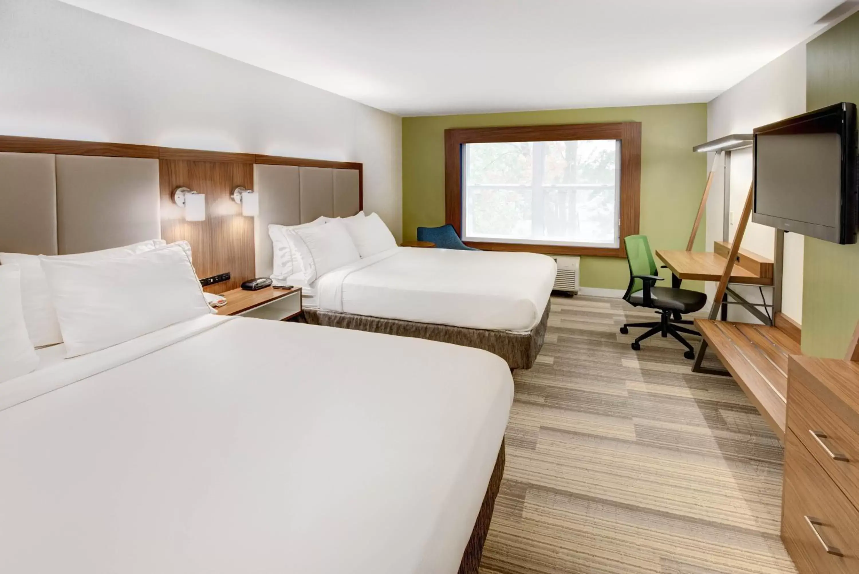 Photo of the whole room in Holiday Inn Express Woodbridge, an IHG Hotel