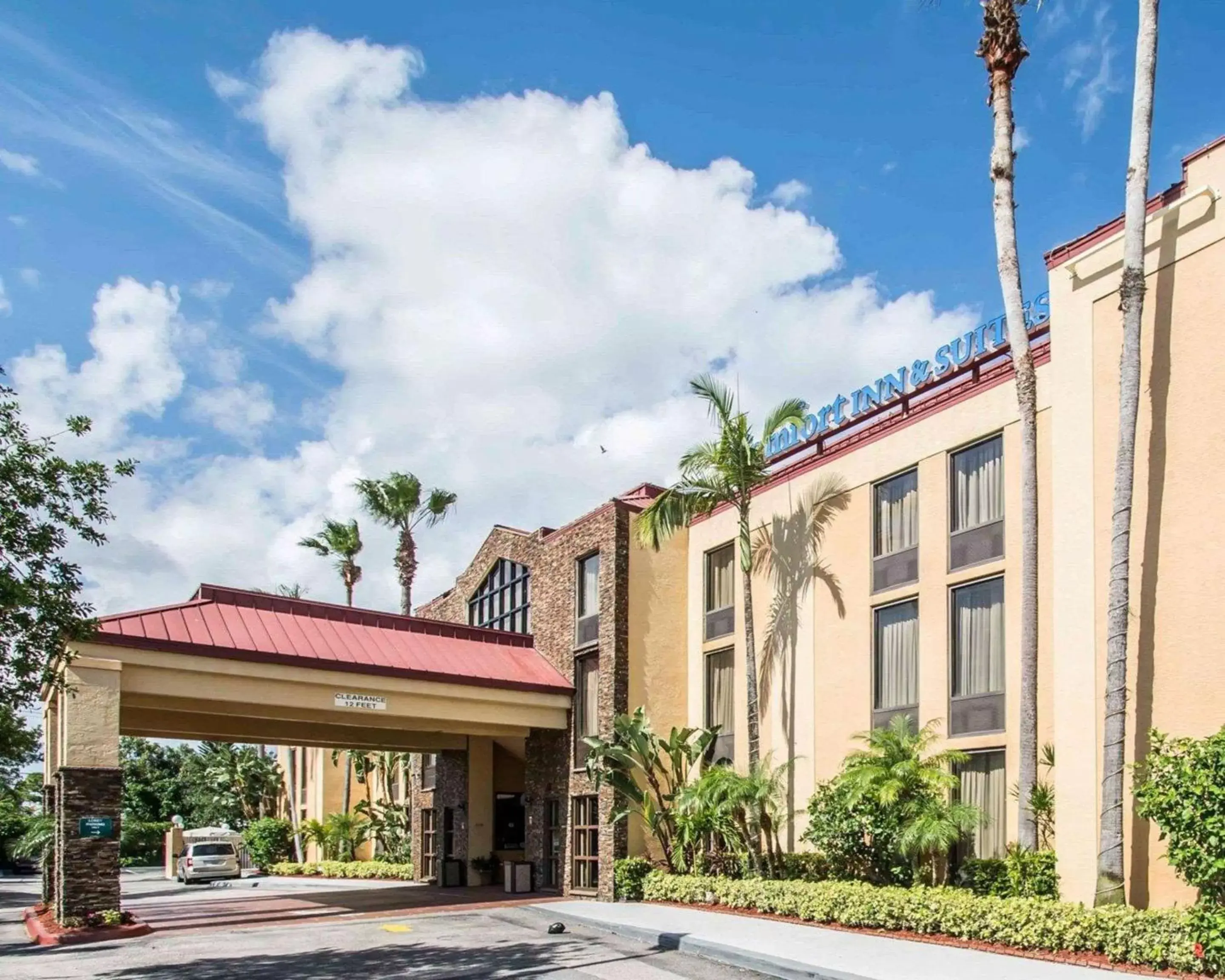Property Building in Comfort Inn & Suites - Lantana - West Palm Beach South