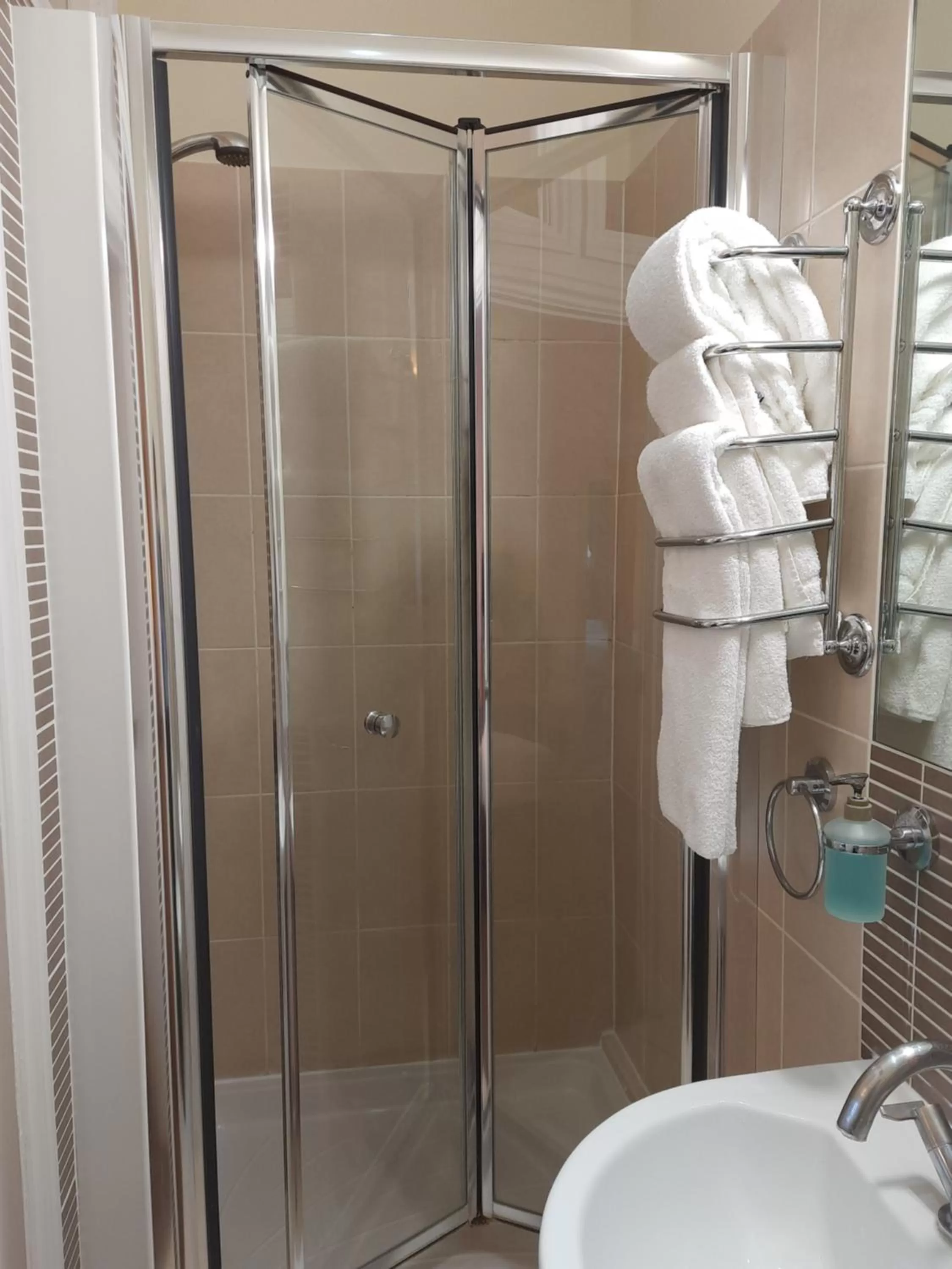 Bathroom in Revado Hotel