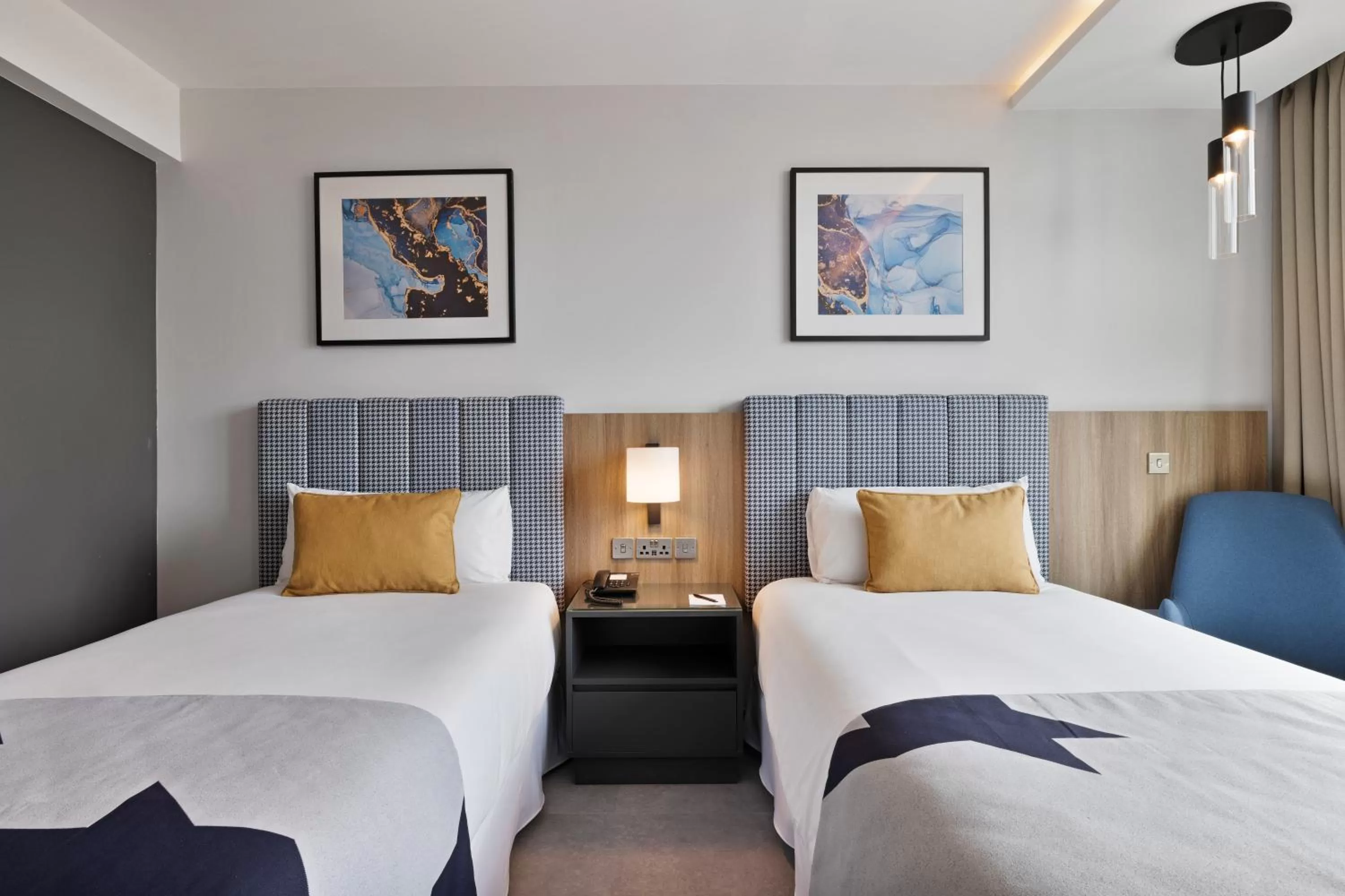 Bed in Riu Plaza London Victoria