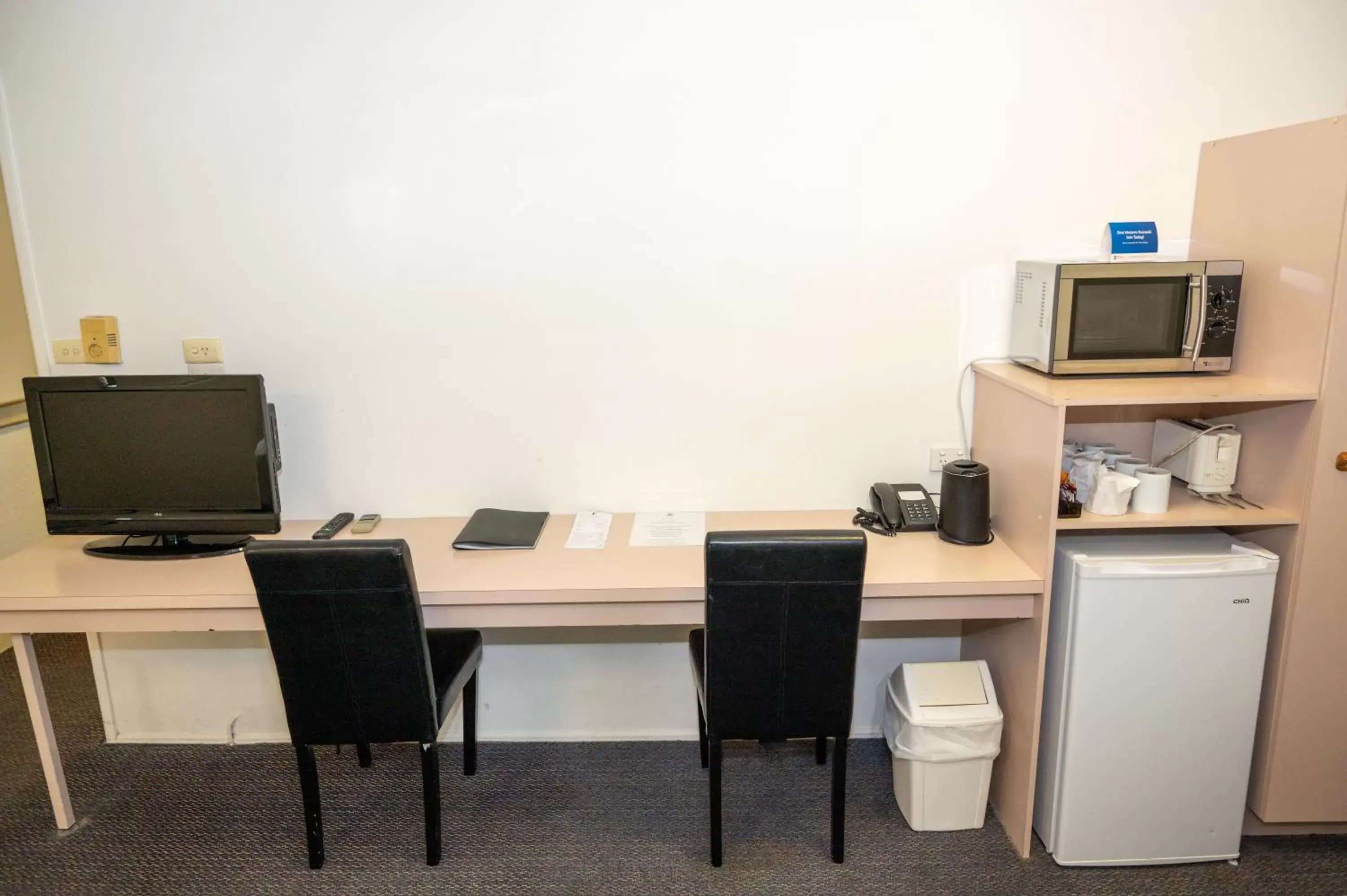 minibar, TV/Entertainment Center in Best Western Cattle City Motor Inn