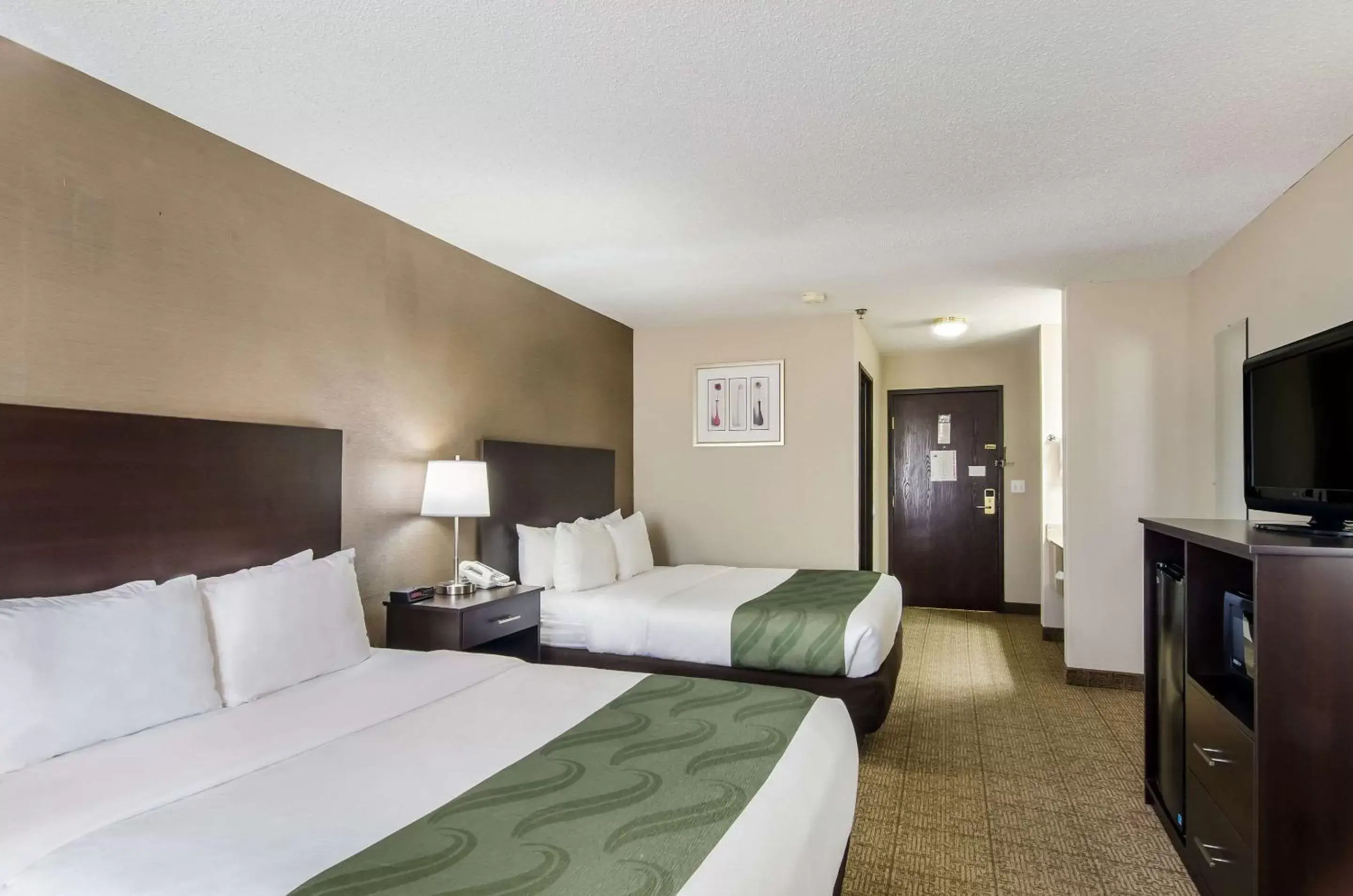 Photo of the whole room, Bed in Quality Inn Goodland, KS near Northwest Kansas Technical College