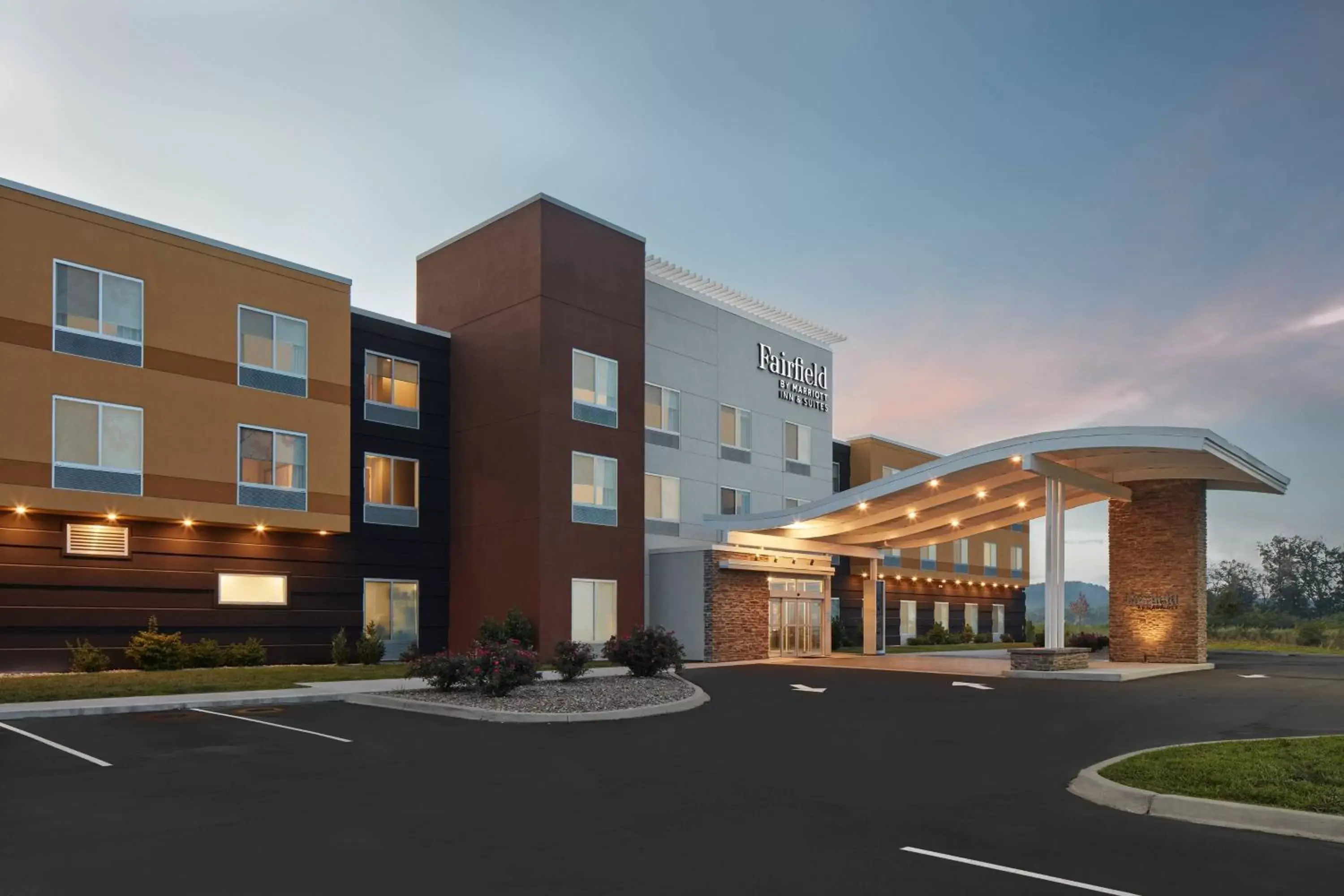Property Building in Fairfield Inn & Suites Louisville New Albany IN