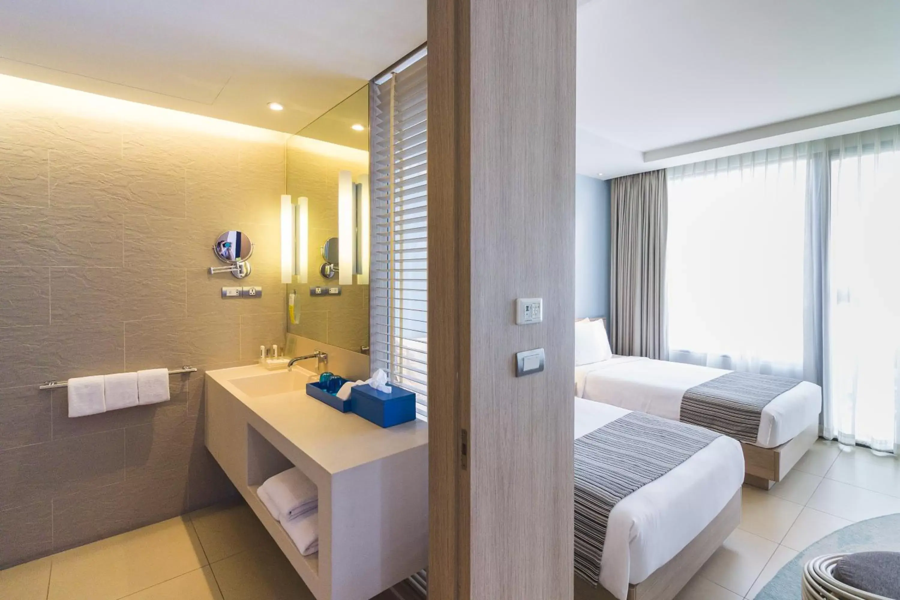 Bedroom, Bathroom in Holiday Inn Pattaya, an IHG Hotel