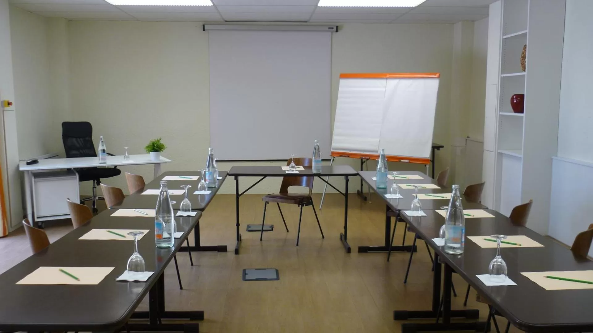 Meeting/conference room in Logis Hotel Du Chateau