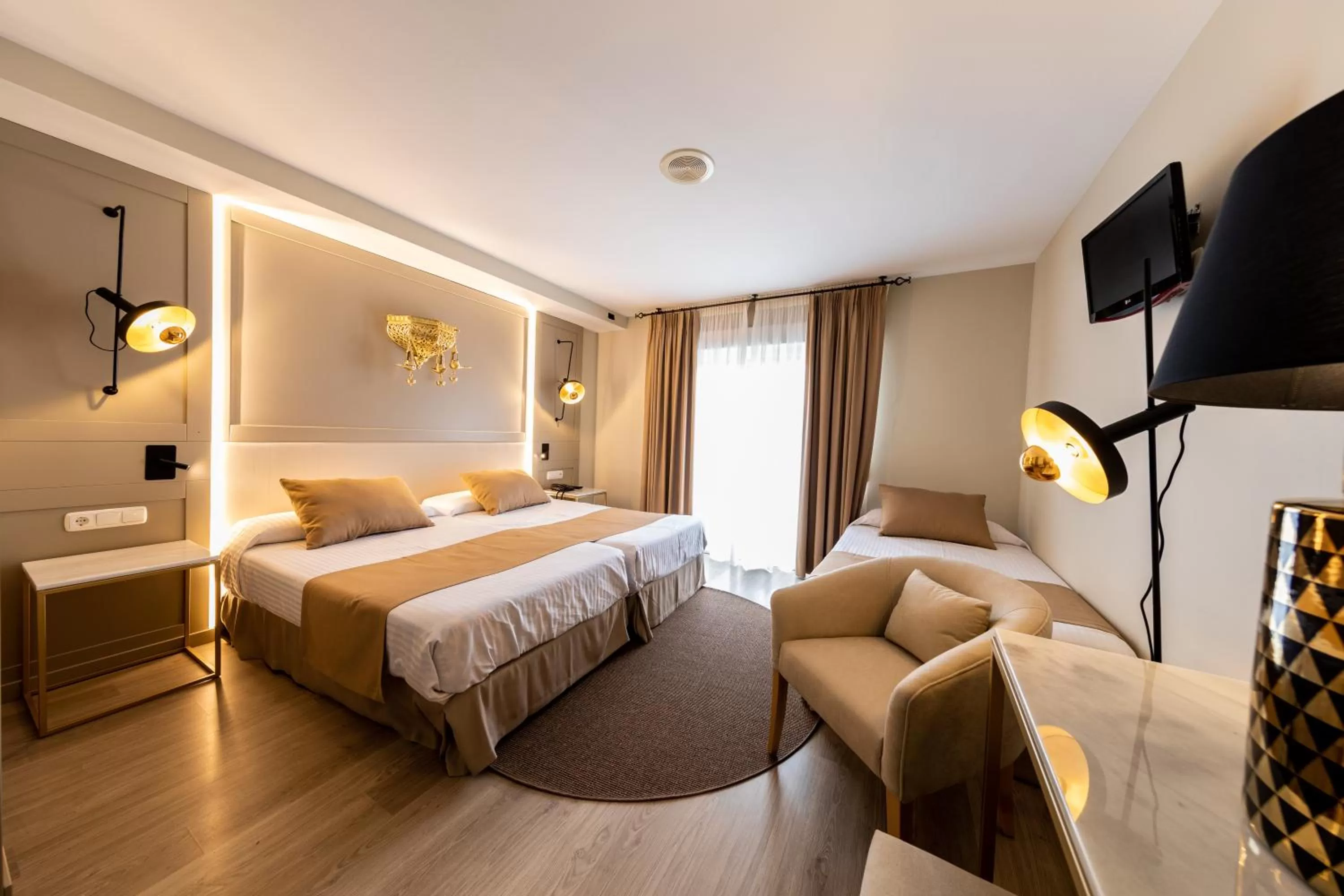 Photo of the whole room, Bed in Hotel Casablanca