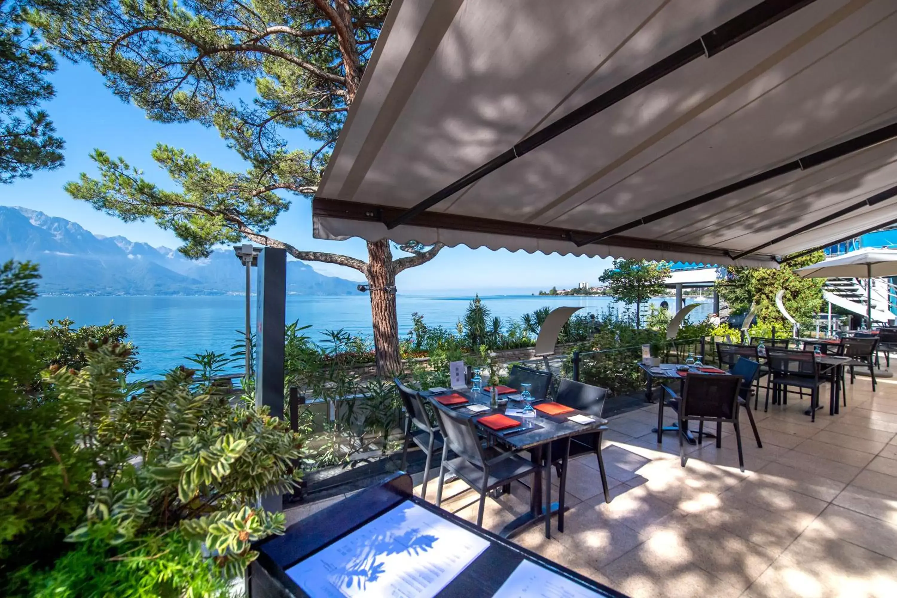 Patio, Pool View in Eurotel Montreux