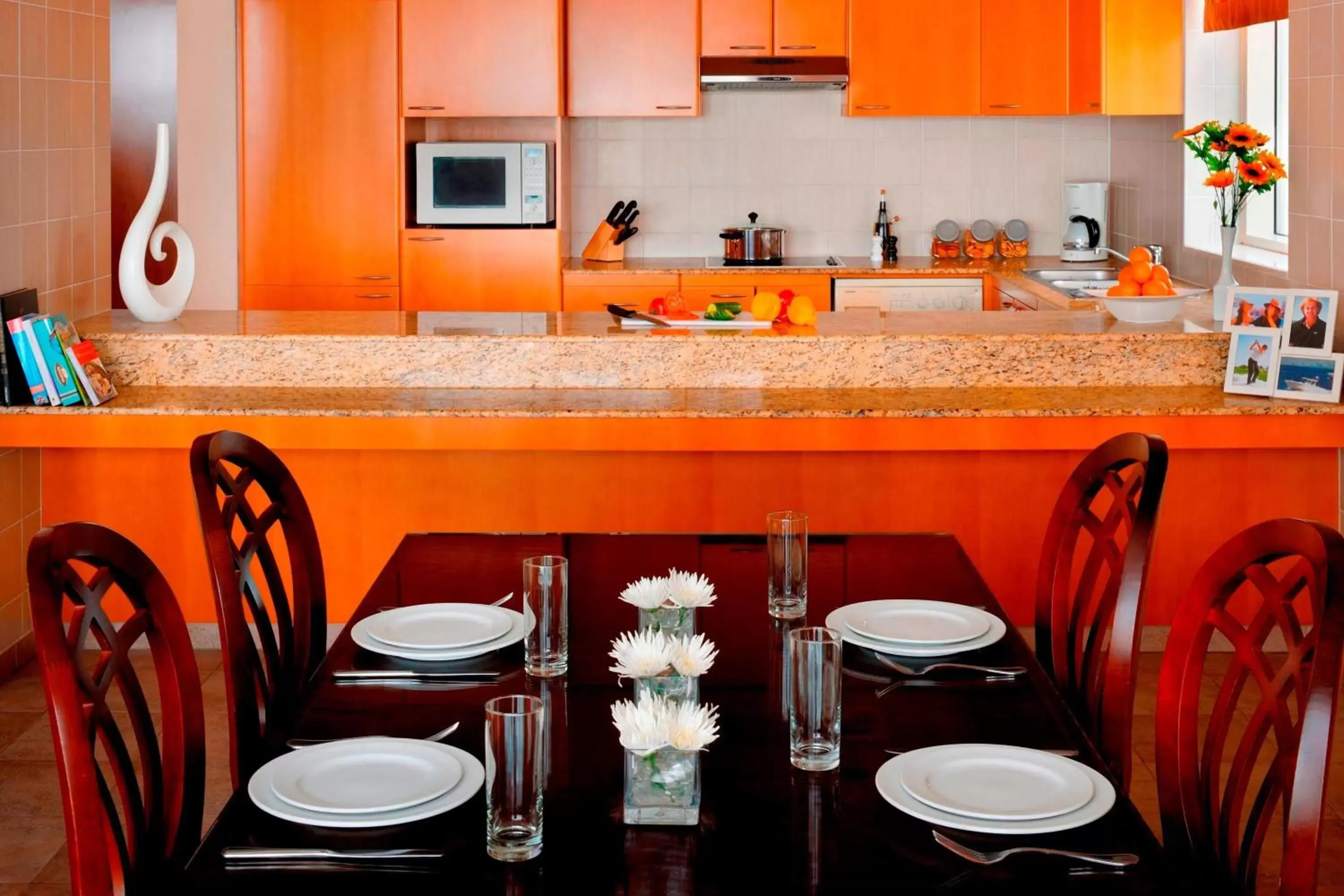 Kitchen or kitchenette, Restaurant/Places to Eat in Marriott Executive Apartments Dubai Creek