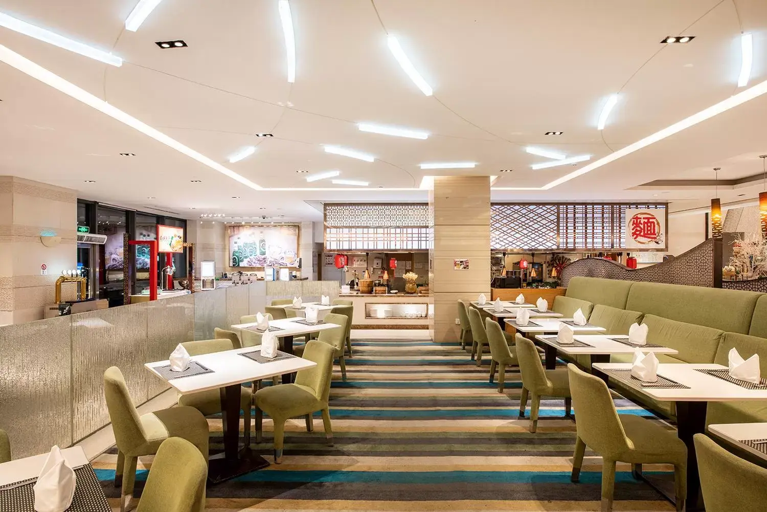 Restaurant/Places to Eat in Holiday Inn Qingdao City Center, an IHG Hotel - Shopping MALL