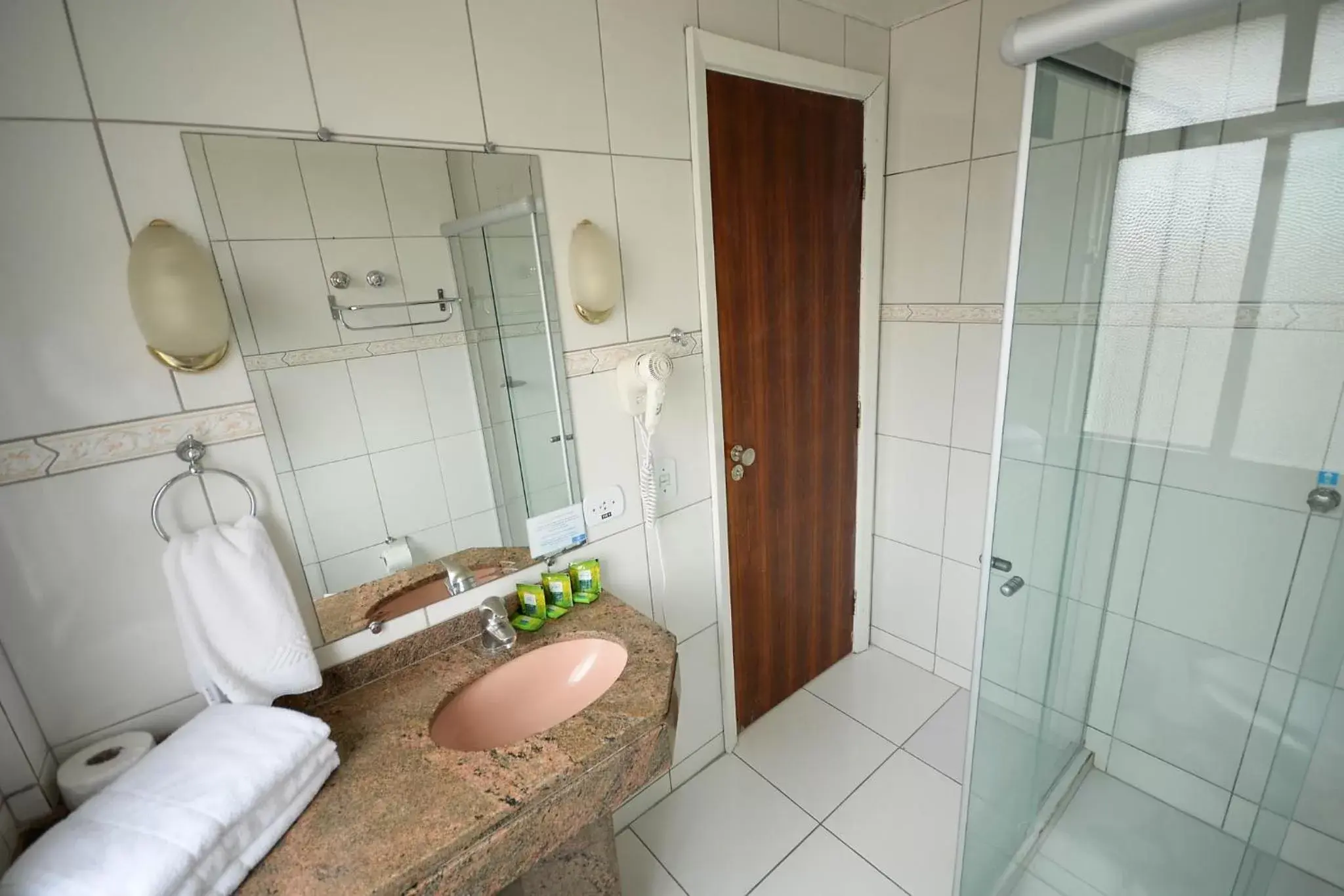 Bathroom in Caravelle Palace Hotel