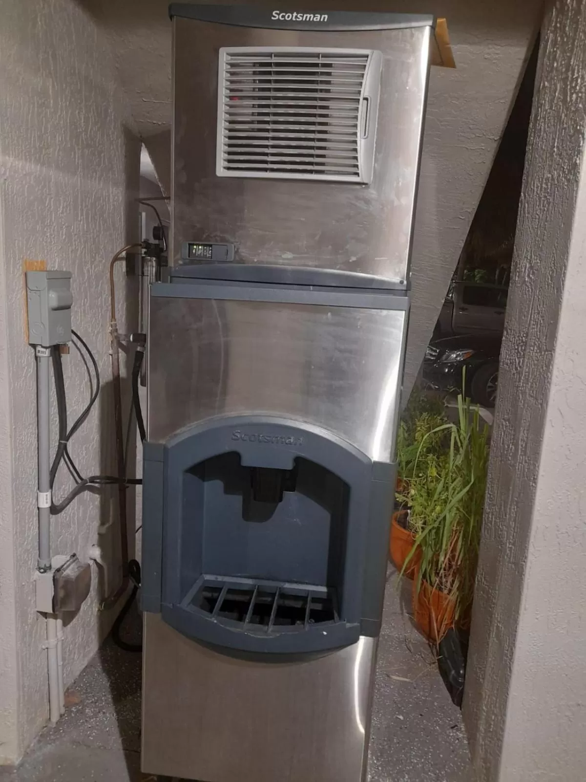 Property building in Super 8 Motel by Wyndham near Fort Lauderdale Arpt